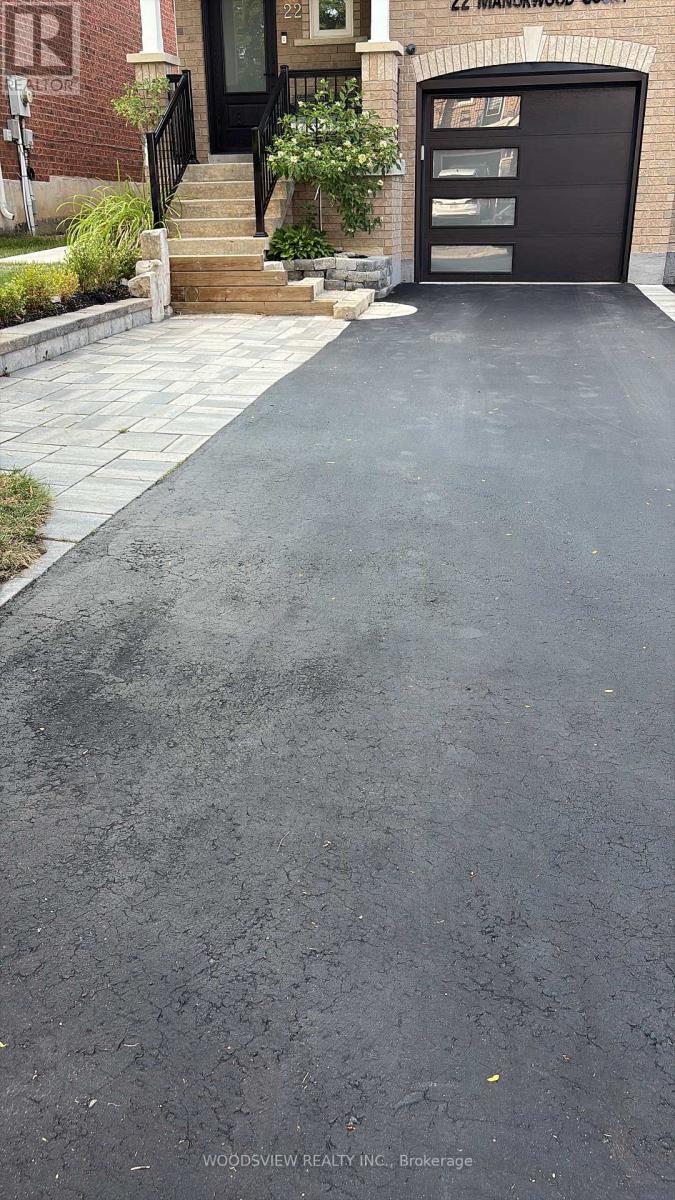 22 Manorwood Court, Caledon, Ontario  L7E 2S9 - Photo 2 - W12965944