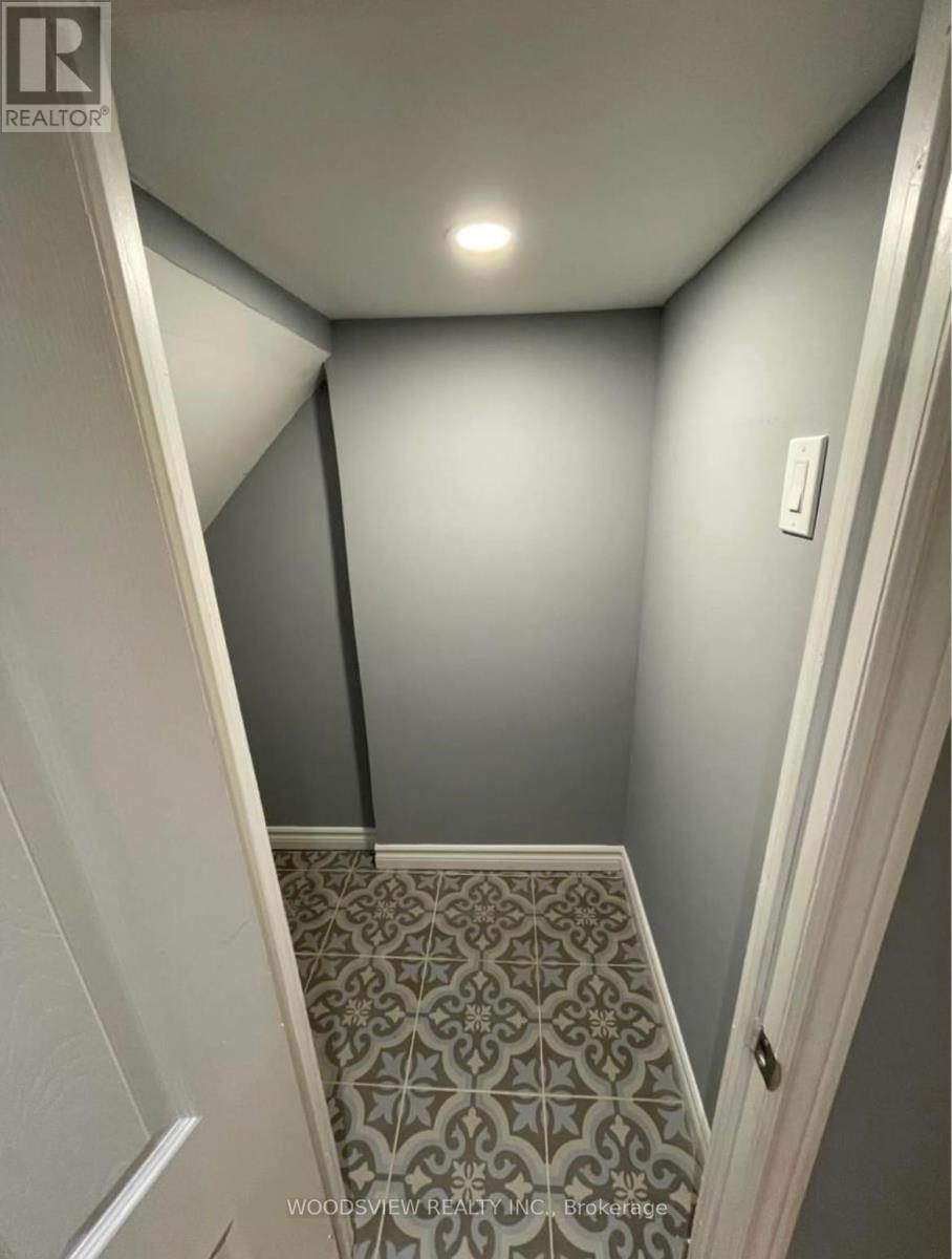 22 Manorwood Court, Caledon, Ontario  L7E 2S9 - Photo 7 - W12965944