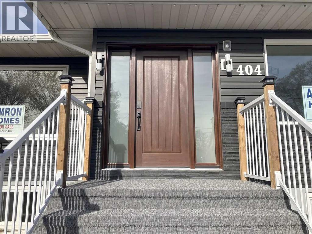 404 8 Street Sw, Medicine Hat, Alberta  T1A 4M2 - Photo 2 - A2263432