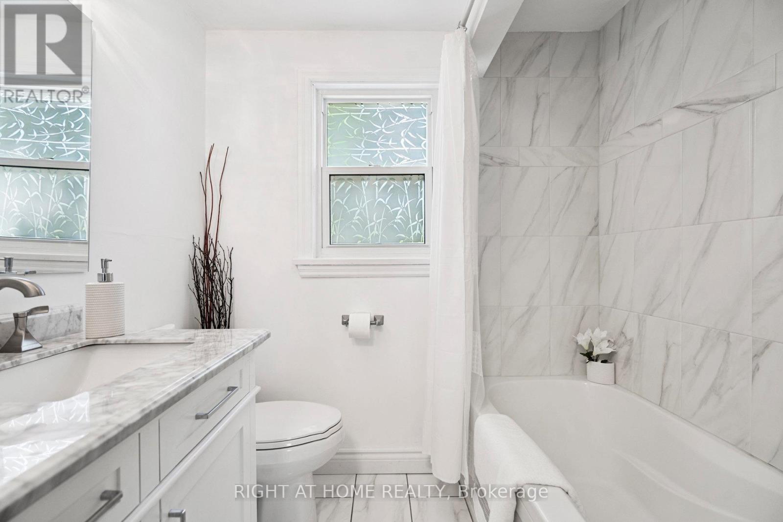 105 Glenridge Avenue, St. Catharines, Ontario  L2R 4X5 - Photo 24 - X12965798