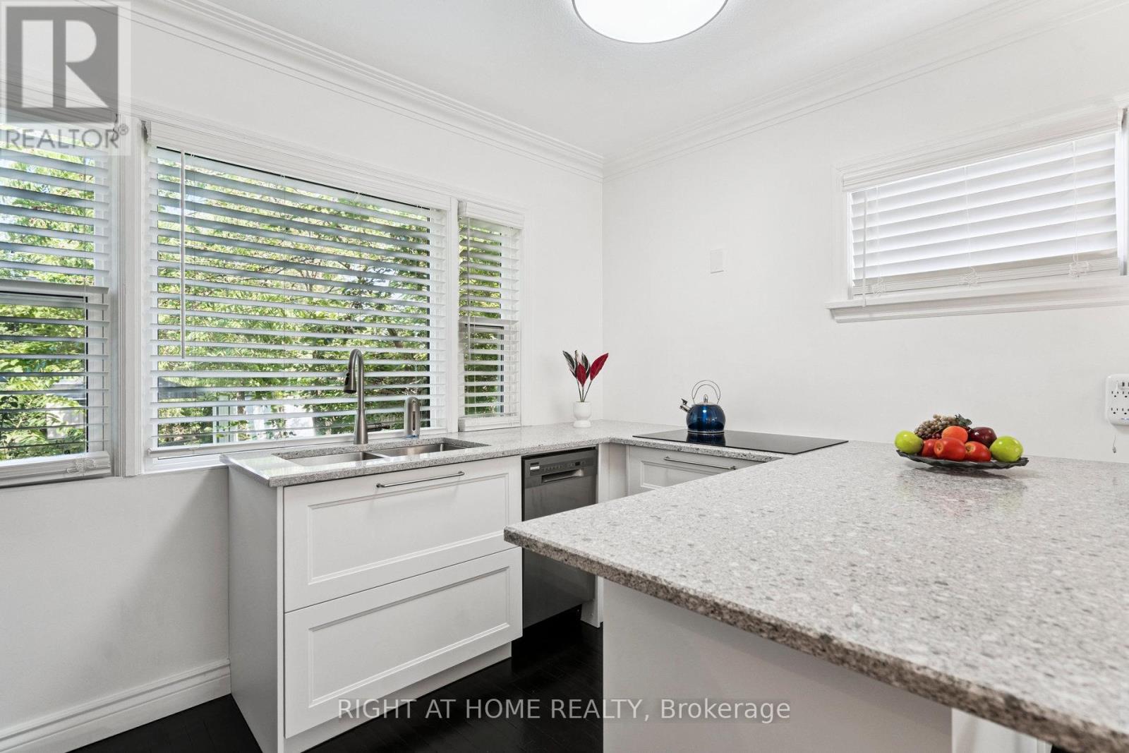 105 Glenridge Avenue, St. Catharines, Ontario  L2R 4X5 - Photo 41 - X12965798