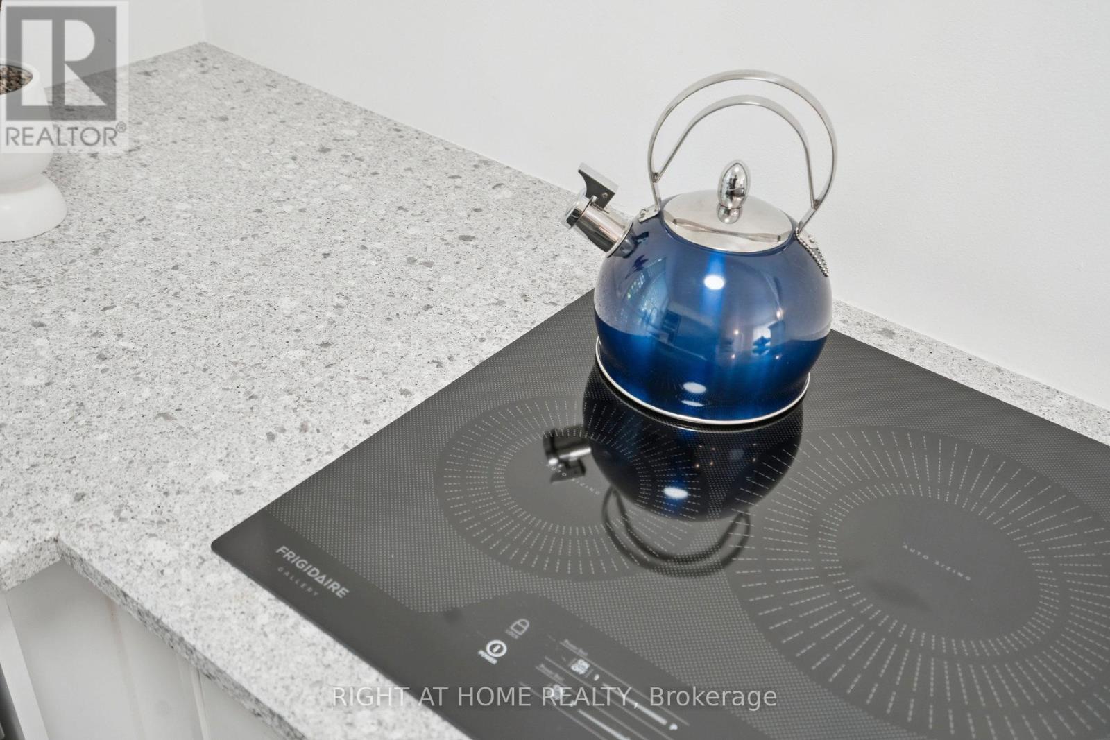 105 Glenridge Avenue, St. Catharines, Ontario  L2R 4X5 - Photo 9 - X12965798