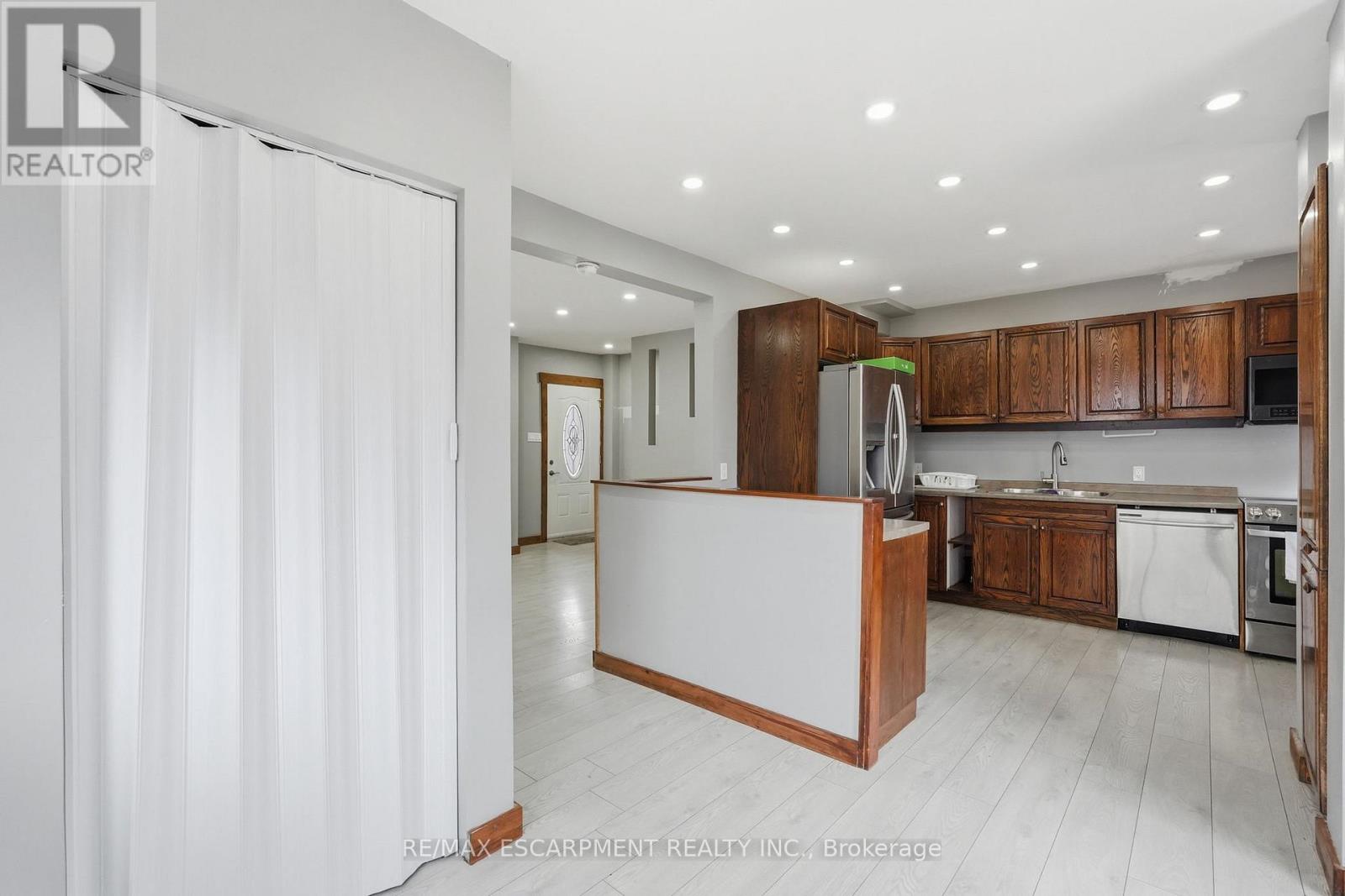 570 Cannon Street E, Hamilton, Ontario  L8L 2G4 - Photo 10 - X12965960