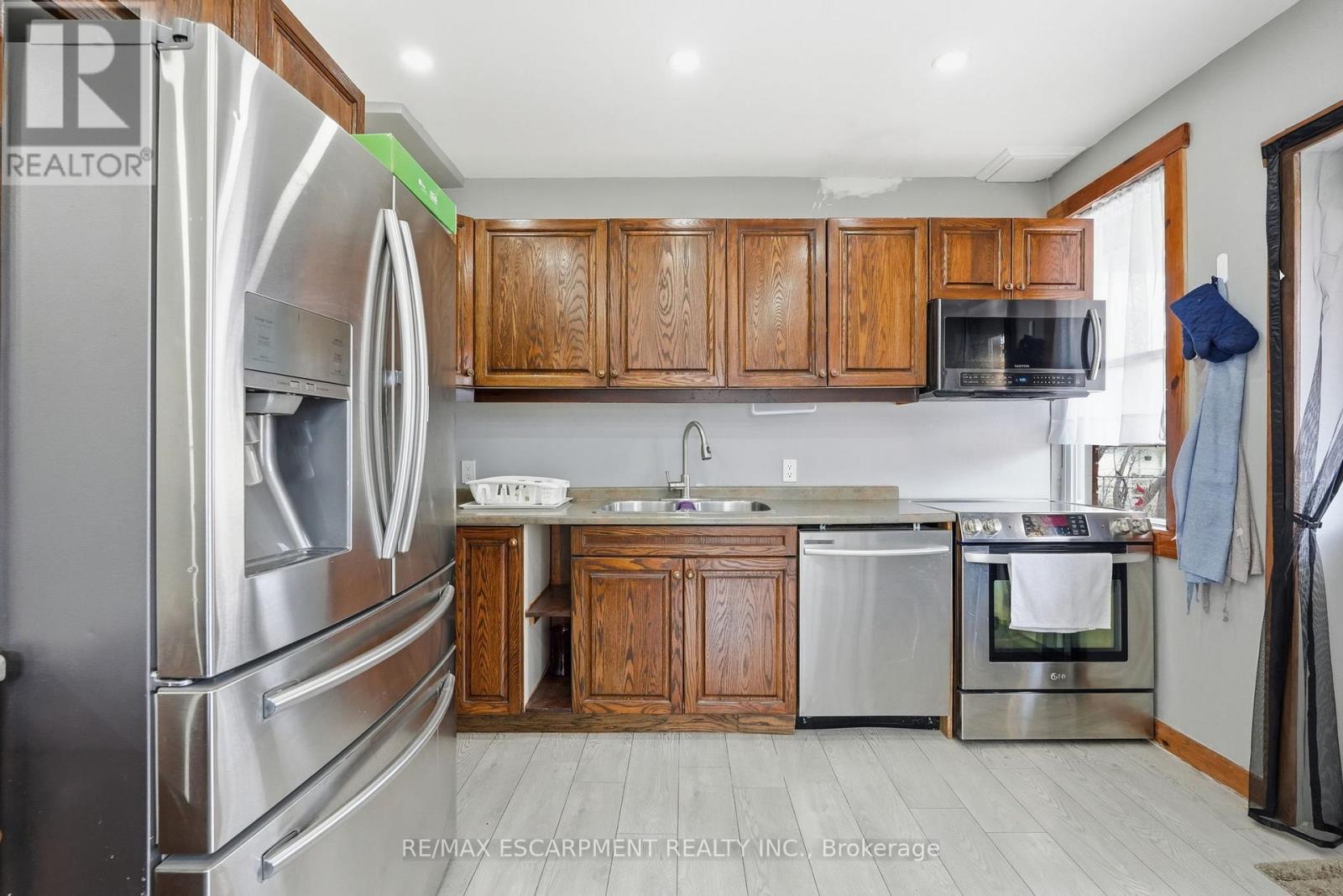 570 Cannon Street E, Hamilton, Ontario  L8L 2G4 - Photo 11 - X12965960