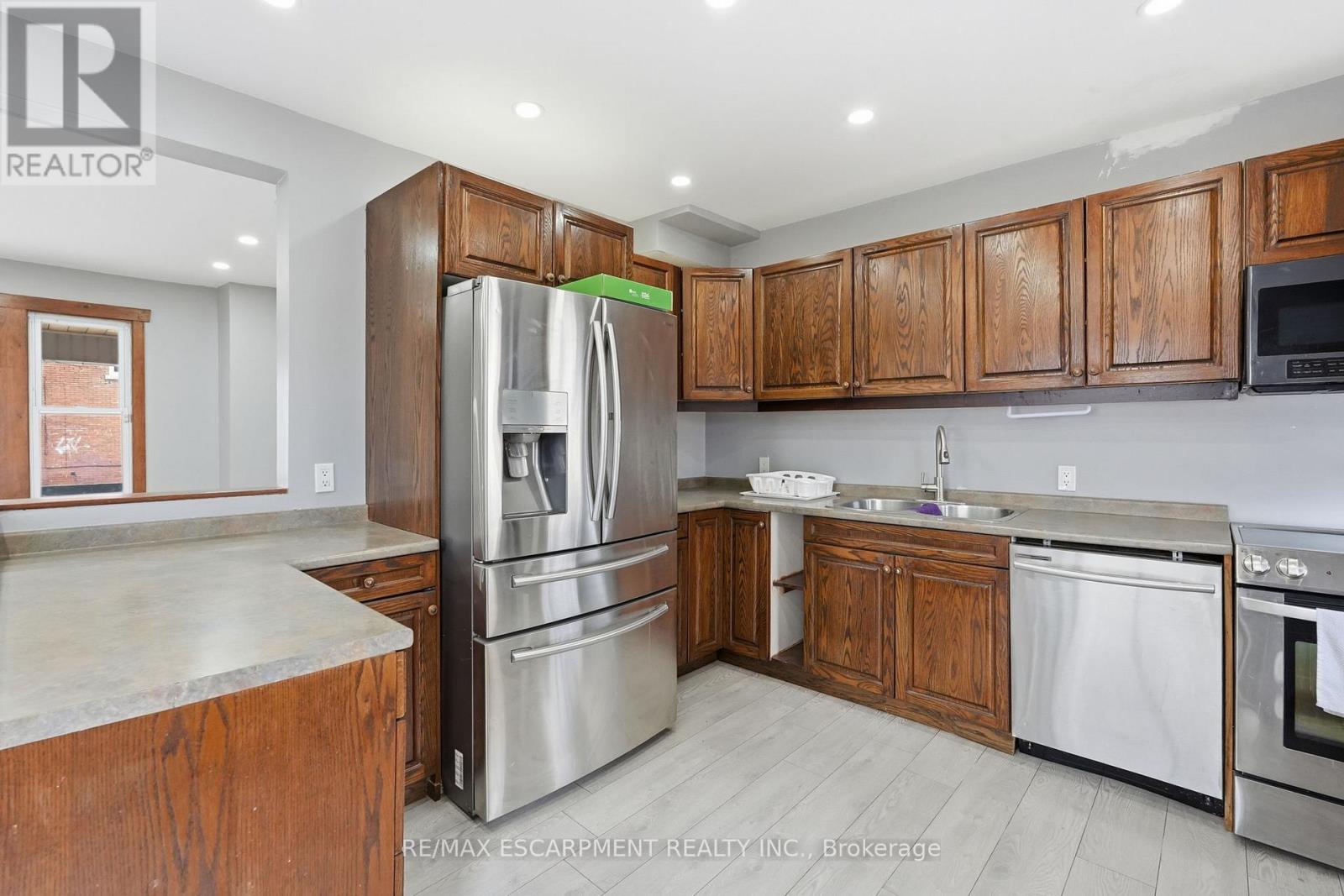 570 Cannon Street E, Hamilton, Ontario  L8L 2G4 - Photo 12 - X12965960