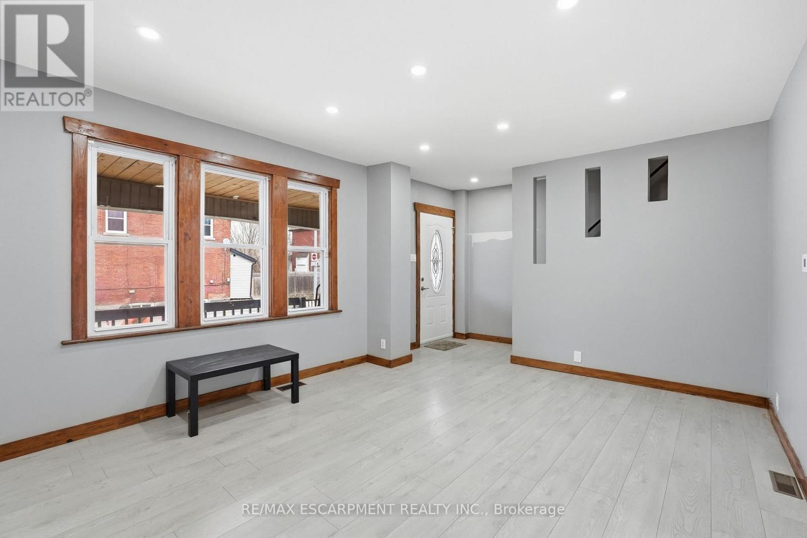 570 Cannon Street E, Hamilton, Ontario  L8L 2G4 - Photo 5 - X12965960