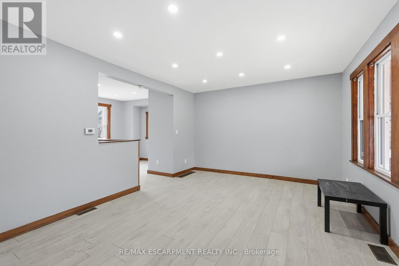 570 Cannon Street E, Hamilton, Ontario  L8L 2G4 - Photo 7 - X12965960