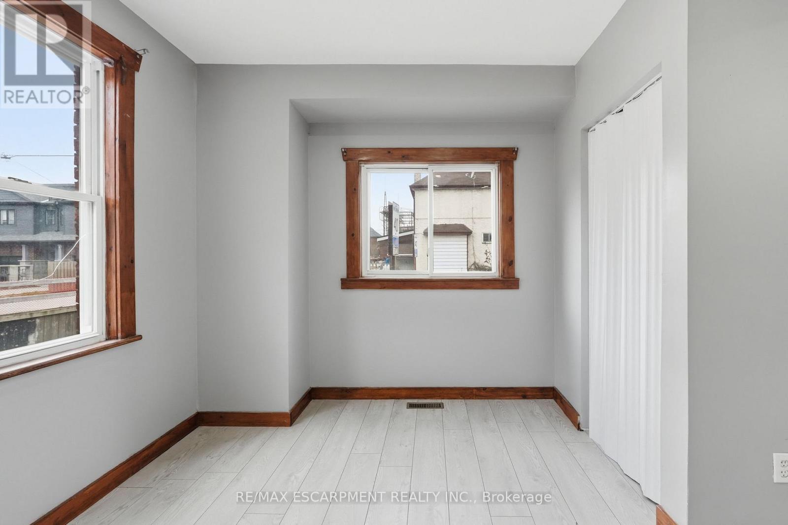 570 Cannon Street E, Hamilton, Ontario  L8L 2G4 - Photo 8 - X12965960