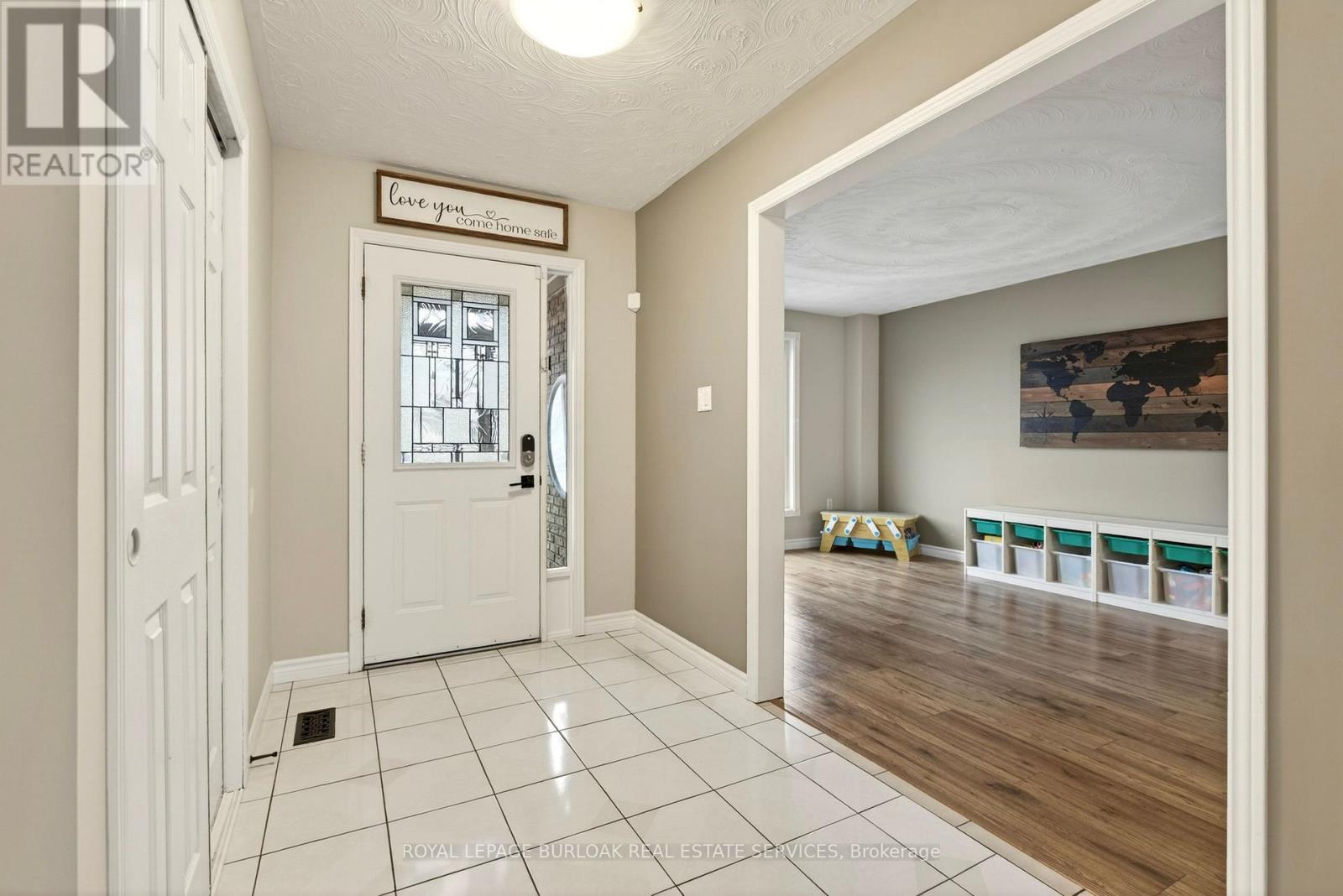 189 Templemead Drive, Hamilton, Ontario  L8W 2W1 - Photo 4 - X12965988