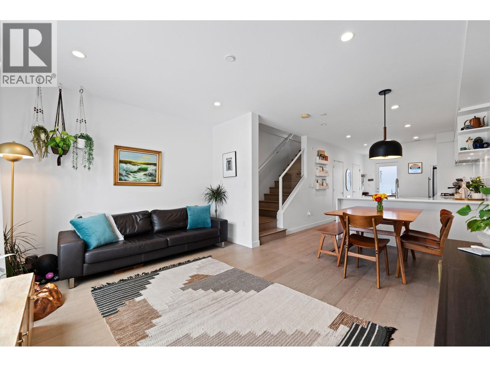 215 311 E 16TH AVENUE, Vancouver, British Columbia