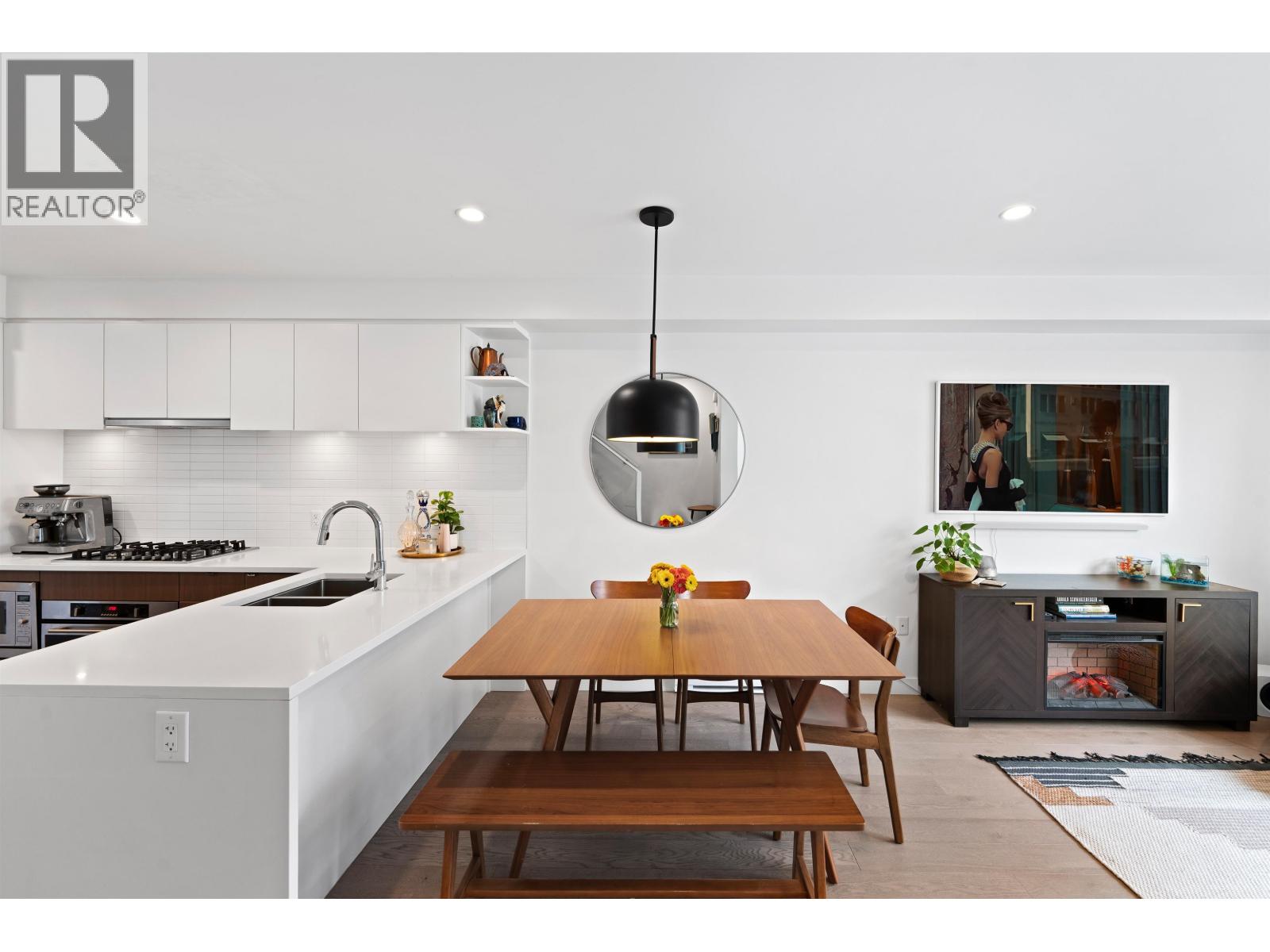 215 311 E 16th Avenue, Vancouver, British Columbia  V5T 2T7 - Photo 3 - R3107333