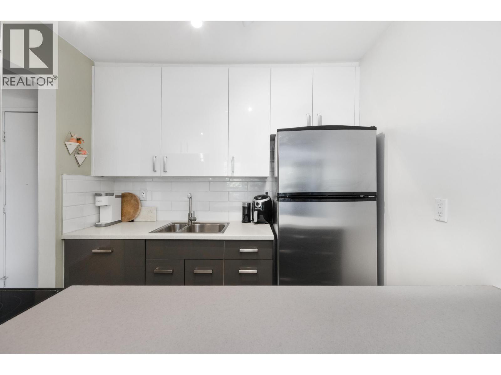 303 2125 W 2nd Avenue, Vancouver, British Columbia  V6K 1H7 - Photo 9 - R3107334