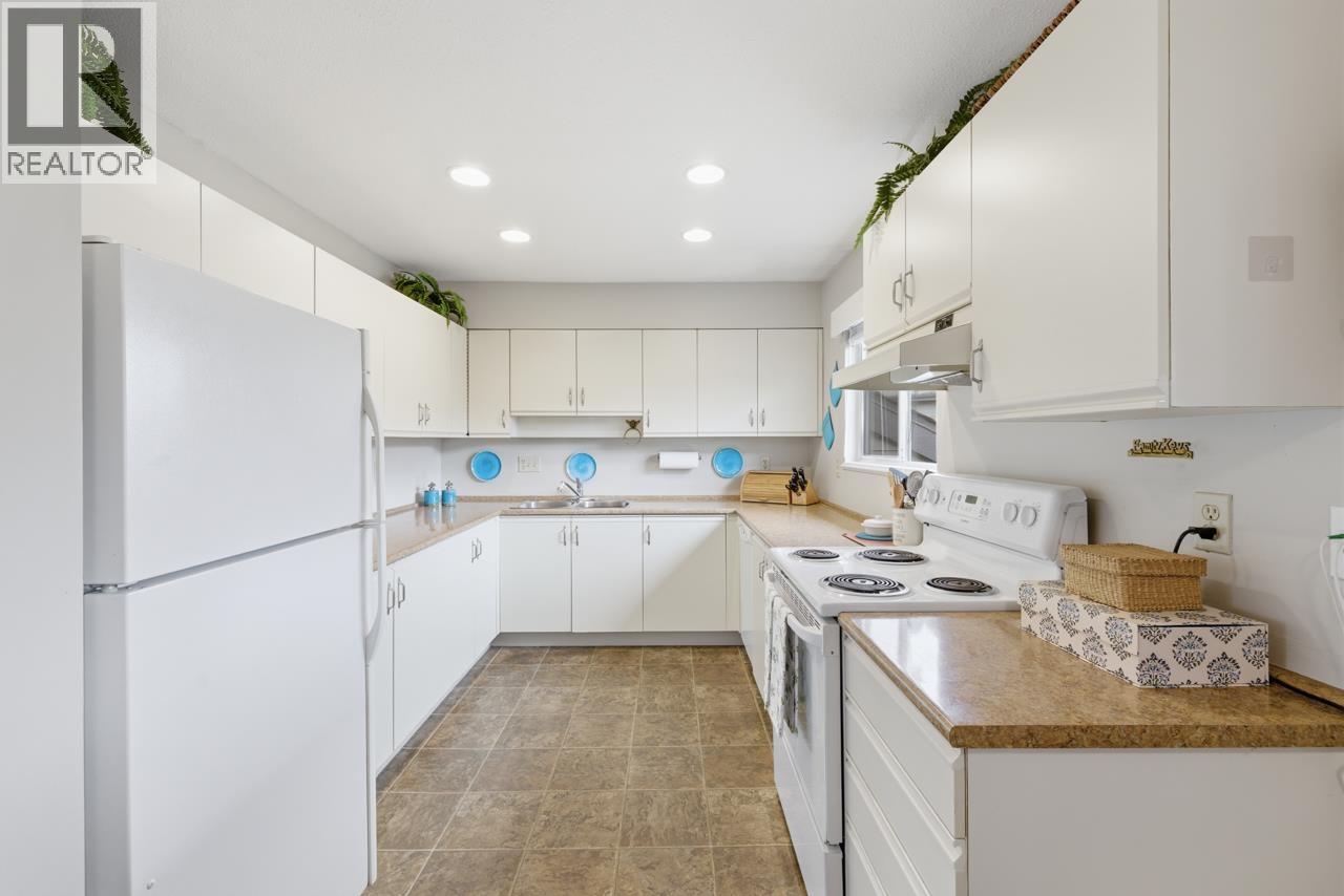 906 Roche Point Drive, North Vancouver, British Columbia V7H 2T5 - Photo 18 - R3107336