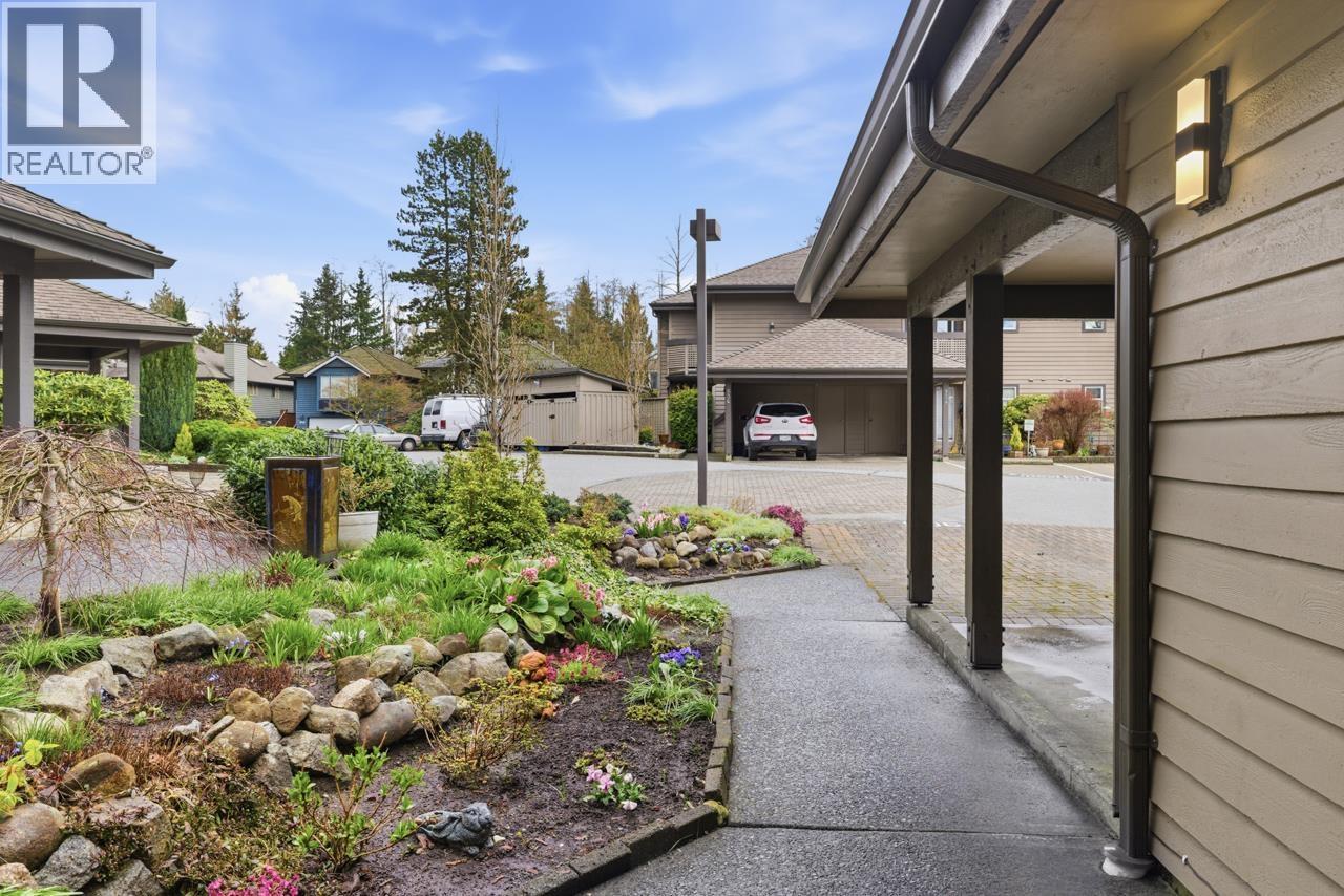 906 Roche Point Drive, North Vancouver, British Columbia V7H 2T5 - Photo 3 - R3107336