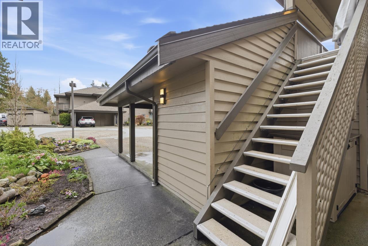 906 Roche Point Drive, North Vancouver, British Columbia V7H 2T5 - Photo 4 - R3107336