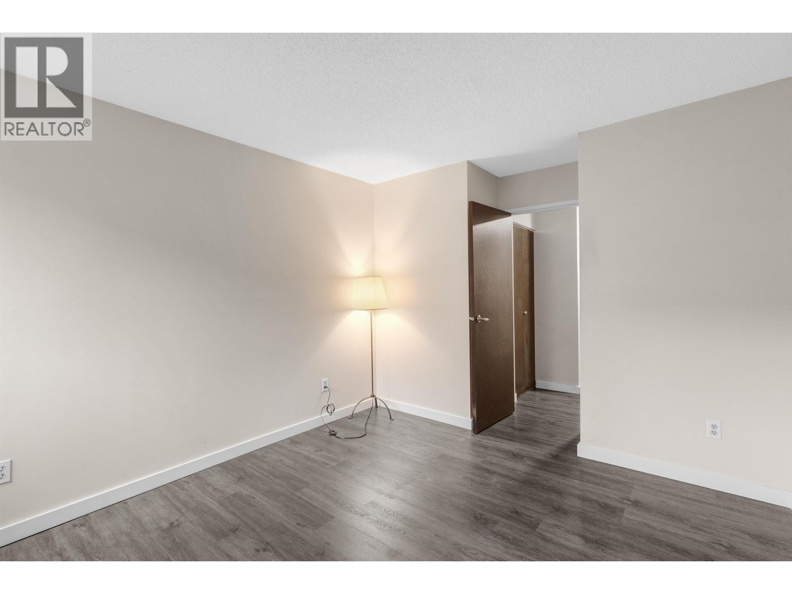 1121 Howie Avenue, Coquitlam, British Columbia  V3J 1T9 - Photo 2 - R3107351