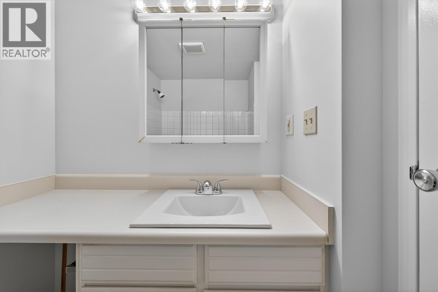 203 145 St. Georges Avenue, North Vancouver, British Columbia V7L 3G8 - Photo 19 - R3107373