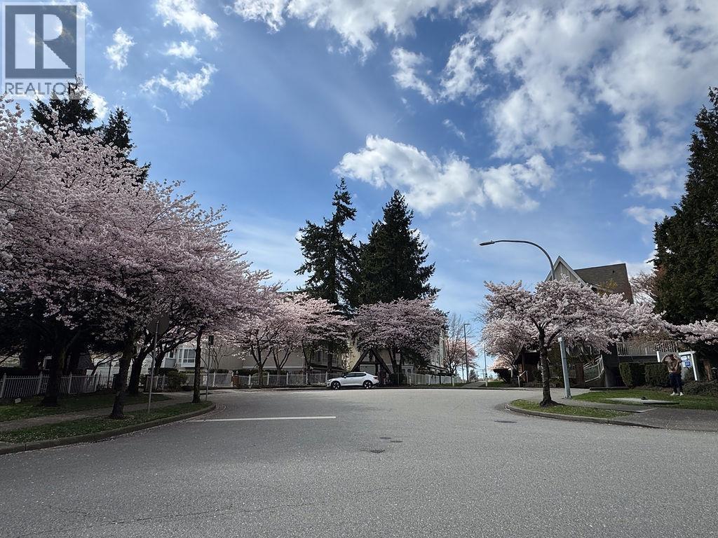 10 6588 Southoaks Crescent, Burnaby, British Columbia  V5E 4K1 - Photo 32 - R3107381
