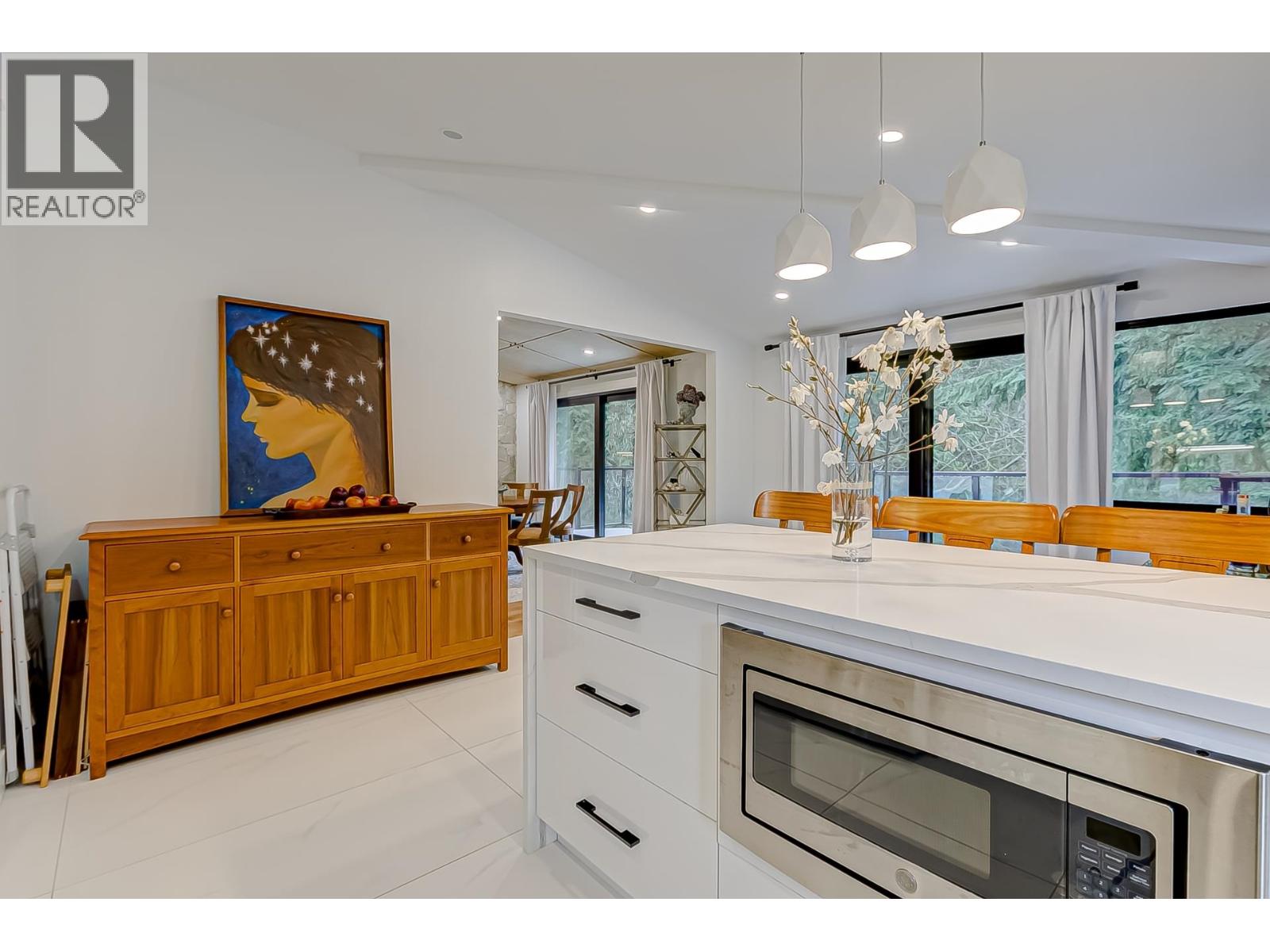 2836 Violet Street, North Vancouver, British Columbia V7H 2L6 - Photo 4 - R3107073