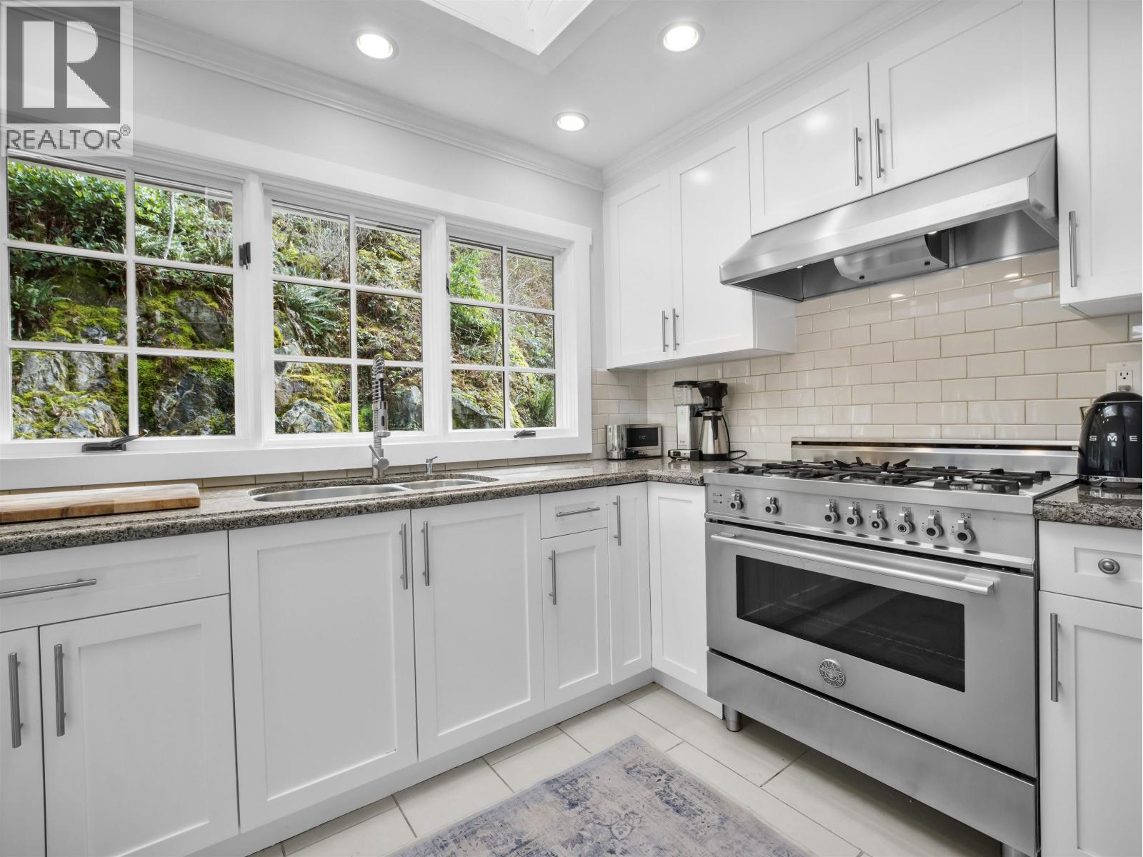 5478 Greenleaf Road, West Vancouver, British Columbia  V7W 1N6 - Photo 11 - R3107352