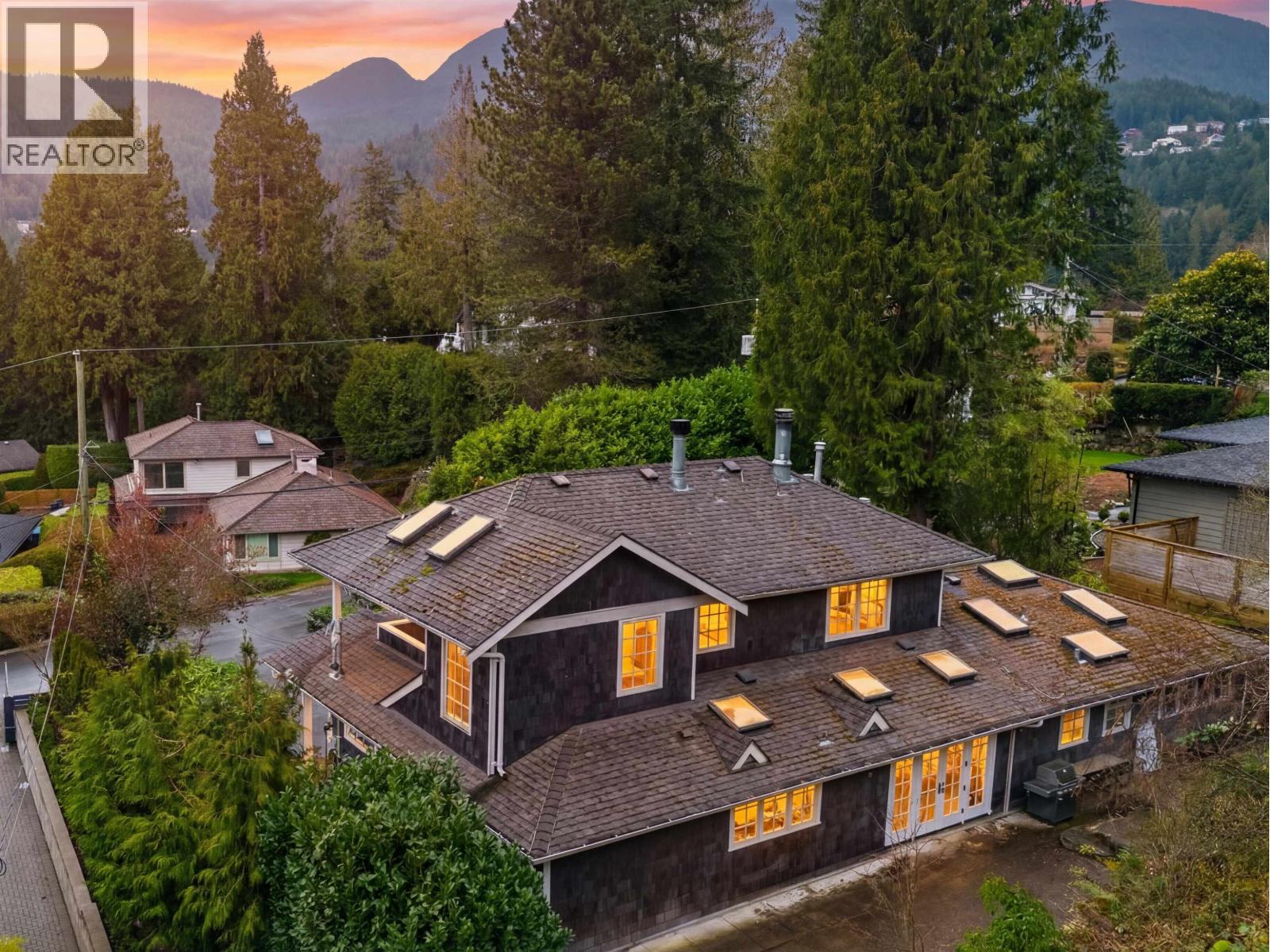 5478 Greenleaf Road, West Vancouver, British Columbia  V7W 1N6 - Photo 2 - R3107352