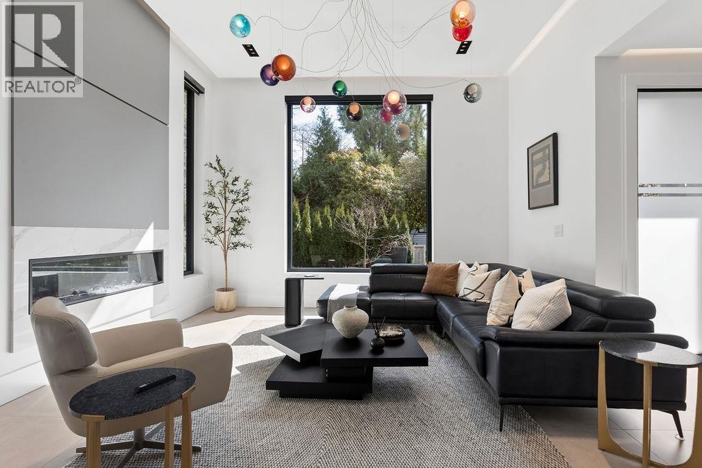 1200 BEDFORD COURT, North Vancouver, British Columbia