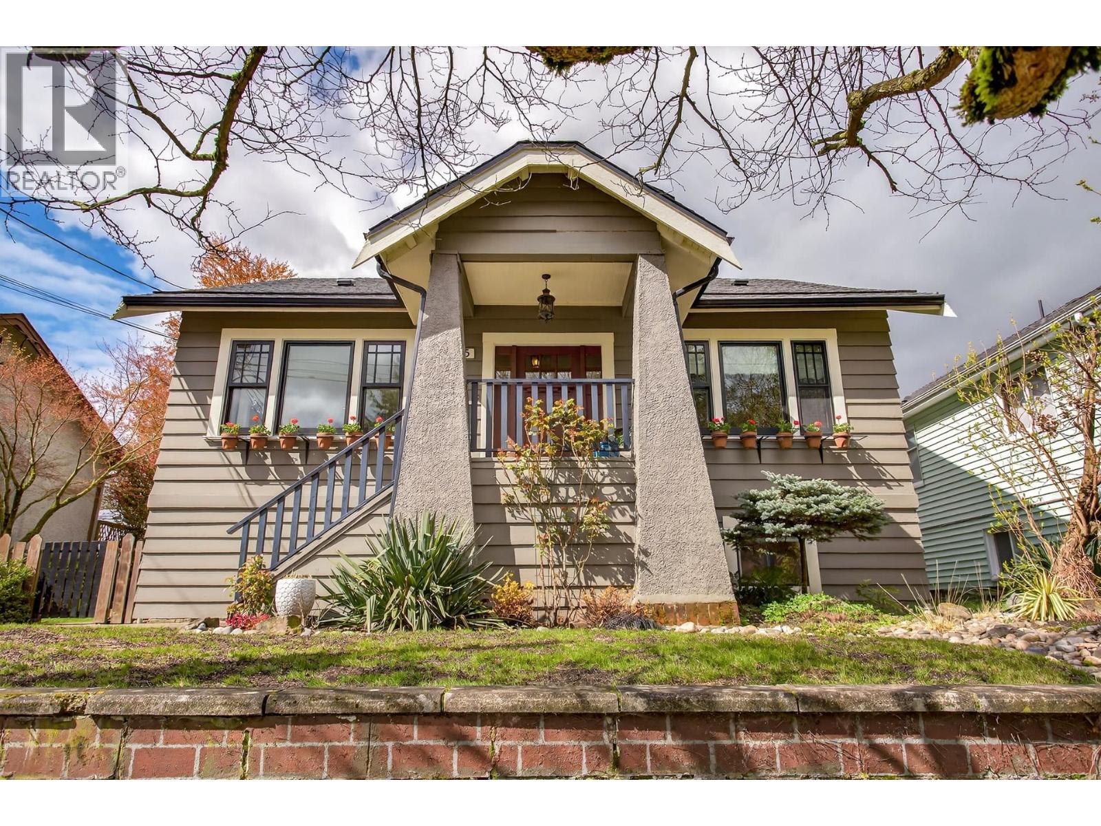 1515 EDINBURGH STREET, New Westminster, British Columbia