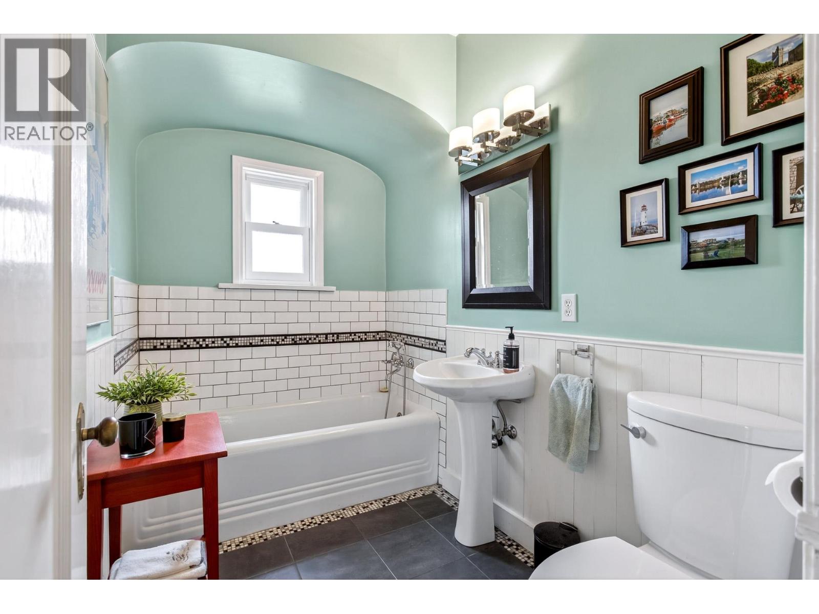 1515 Edinburgh Street, New Westminster, British Columbia  V3M 2W5 - Photo 16 - R3107397