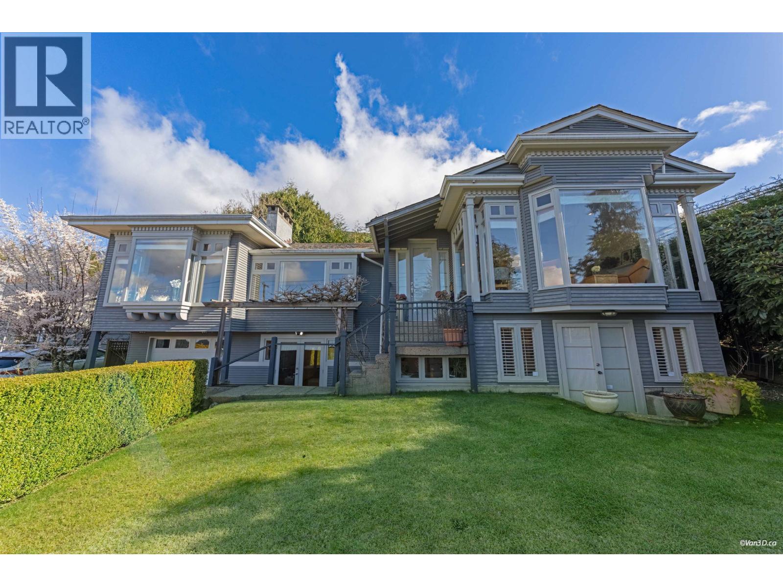 670 MONTROYAL BOULEVARD, North Vancouver, British Columbia