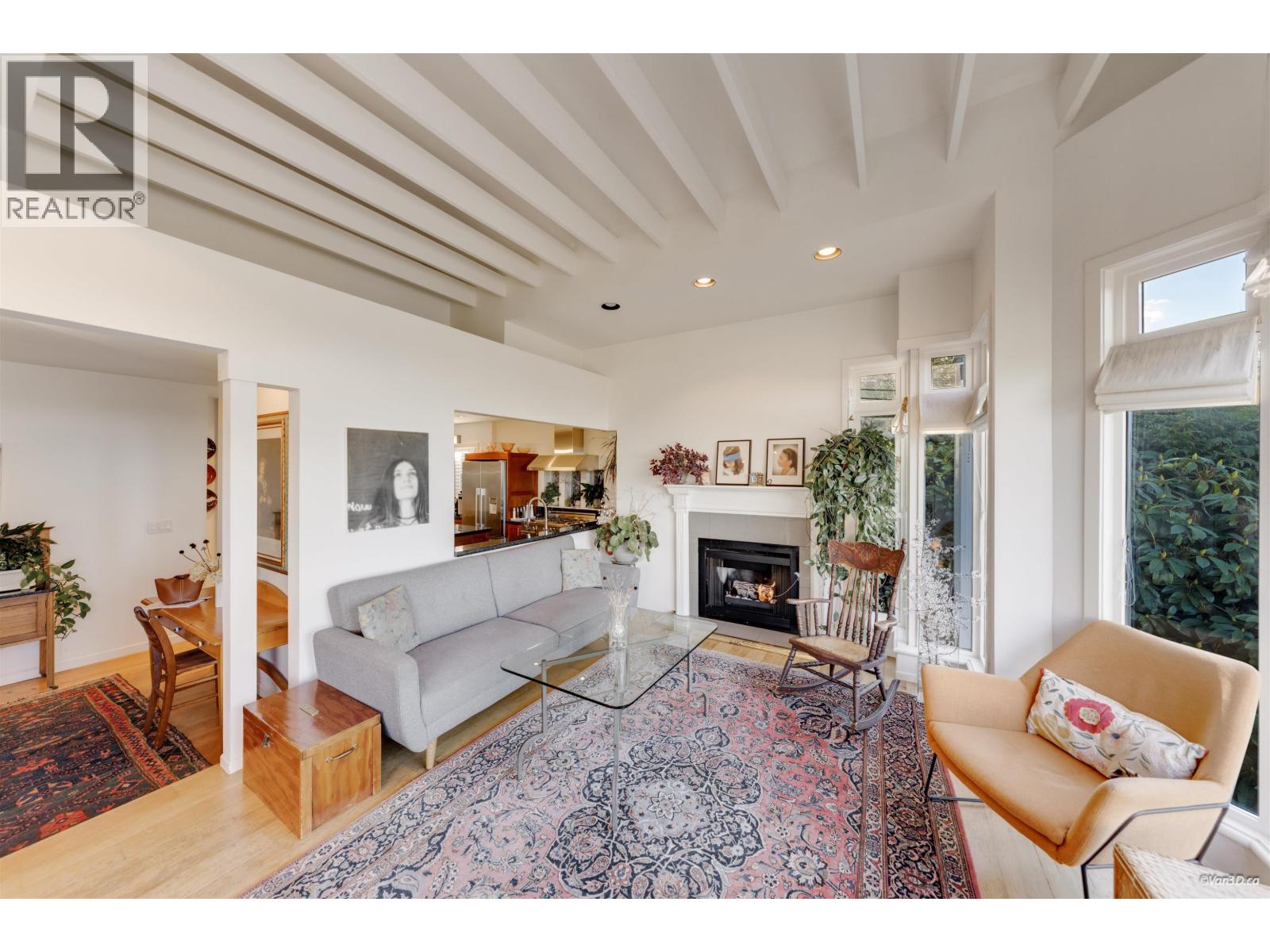 670 Montroyal Boulevard, North Vancouver, British Columbia  V7R 2G3 - Photo 10 - R3107427