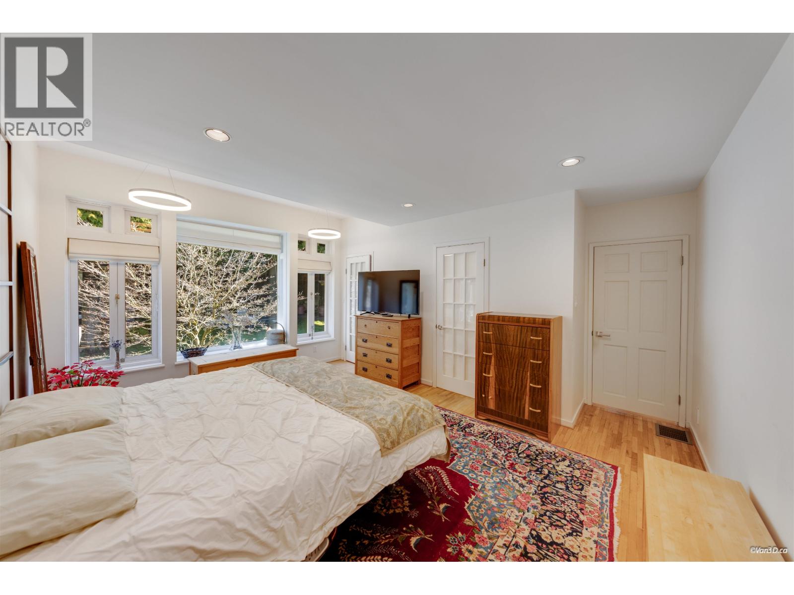 670 Montroyal Boulevard, North Vancouver, British Columbia  V7R 2G3 - Photo 12 - R3107427