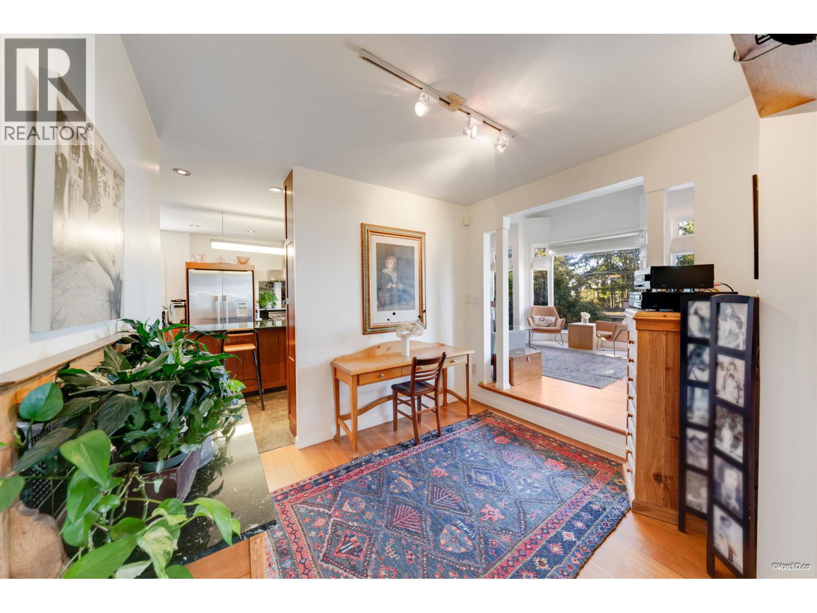 670 Montroyal Boulevard, North Vancouver, British Columbia  V7R 2G3 - Photo 13 - R3107427