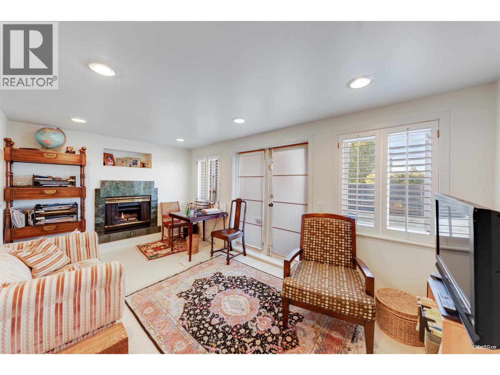 670 Montroyal Boulevard, North Vancouver, British Columbia  V7R 2G3 - Photo 19 - R3107427