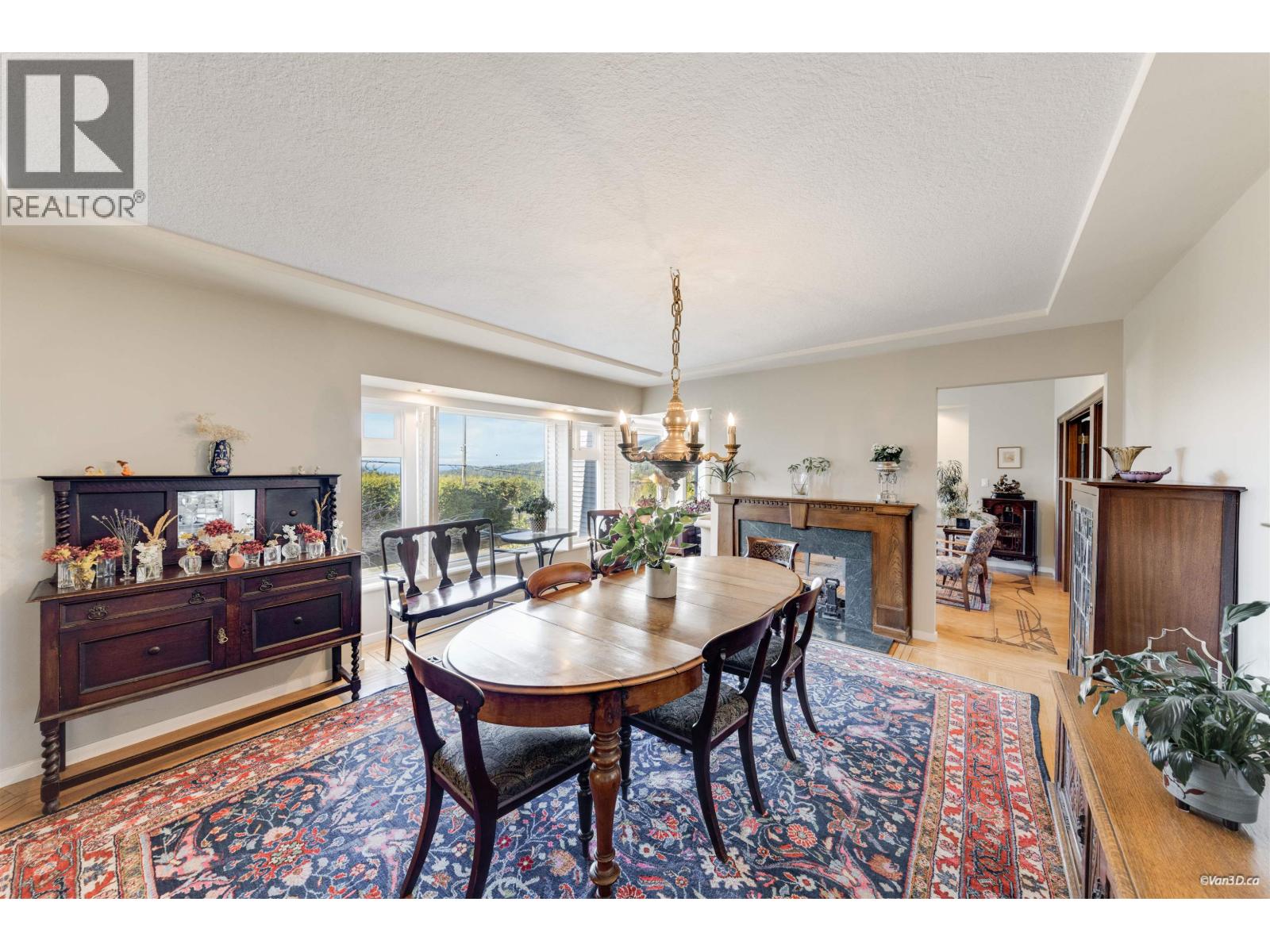 670 Montroyal Boulevard, North Vancouver, British Columbia  V7R 2G3 - Photo 2 - R3107427