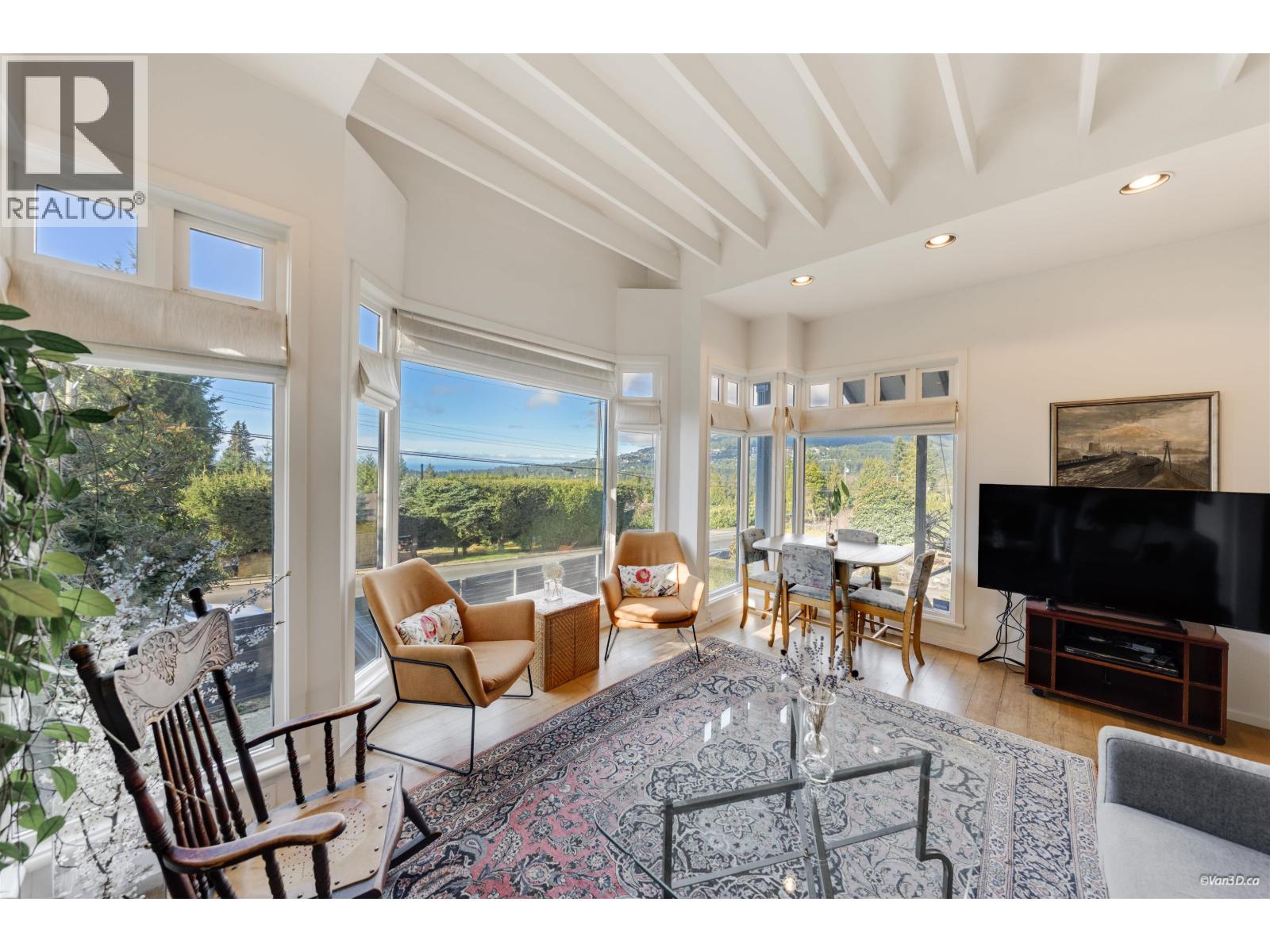 670 Montroyal Boulevard, North Vancouver, British Columbia  V7R 2G3 - Photo 32 - R3107427