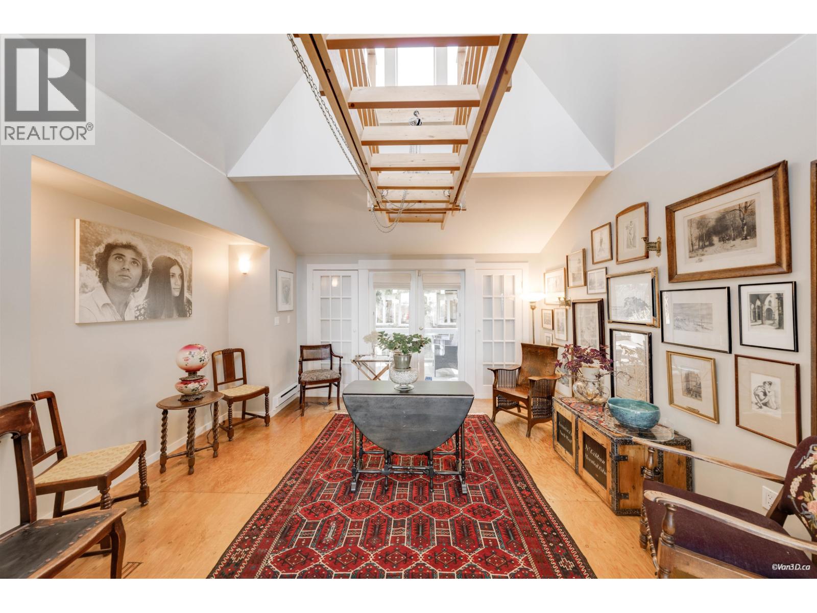 670 Montroyal Boulevard, North Vancouver, British Columbia  V7R 2G3 - Photo 5 - R3107427