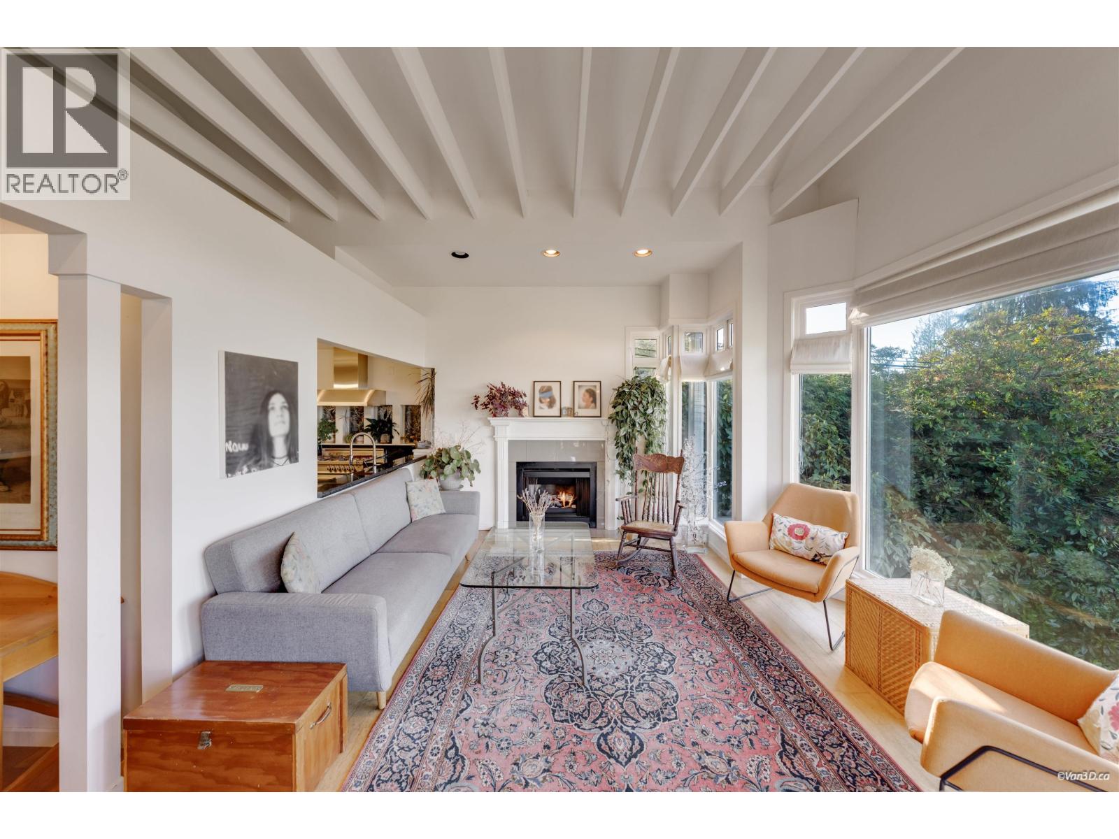 670 Montroyal Boulevard, North Vancouver, British Columbia  V7R 2G3 - Photo 9 - R3107427