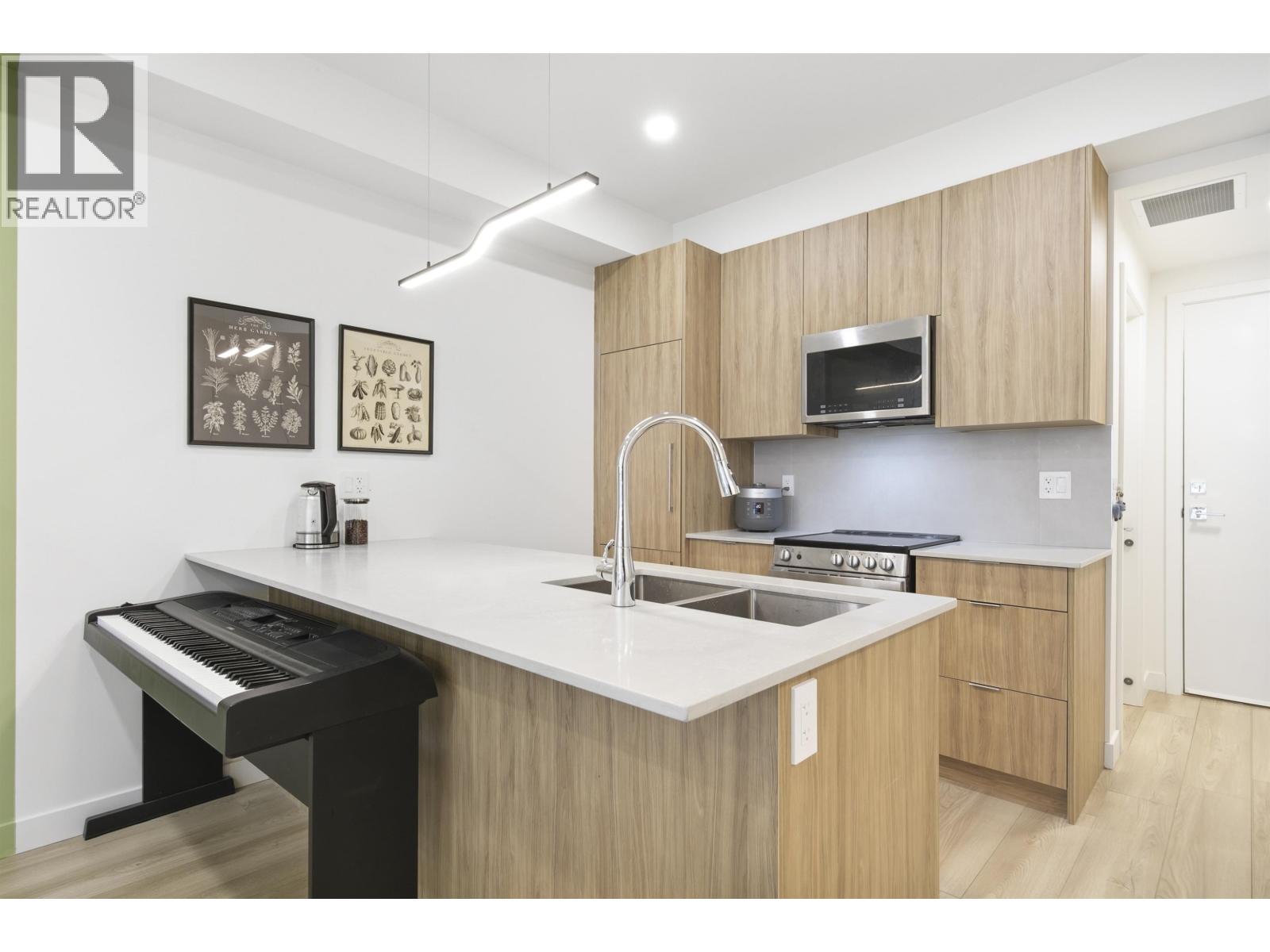 303 11913 Burnett Street, Maple Ridge, British Columbia  V2X 4N1 - Photo 4 - R3105047