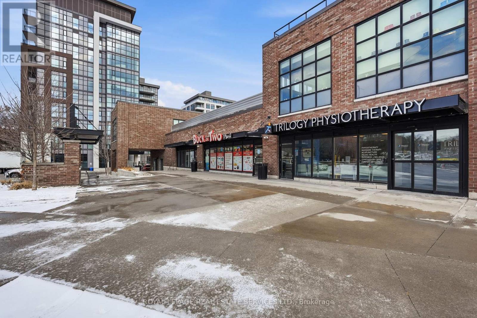 10 Neighbourhood Lane, Toronto, Ontario  M8Y 0A4 - Photo 7 - W12945356