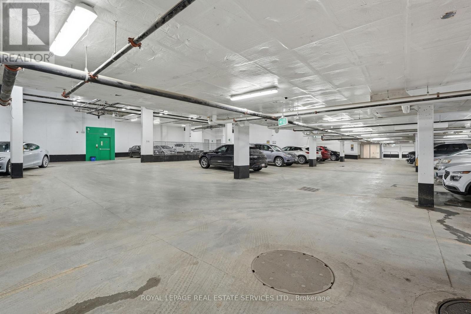 10 Neighbourhood Lane, Toronto, Ontario  M8Y 0A4 - Photo 16 - W12945356