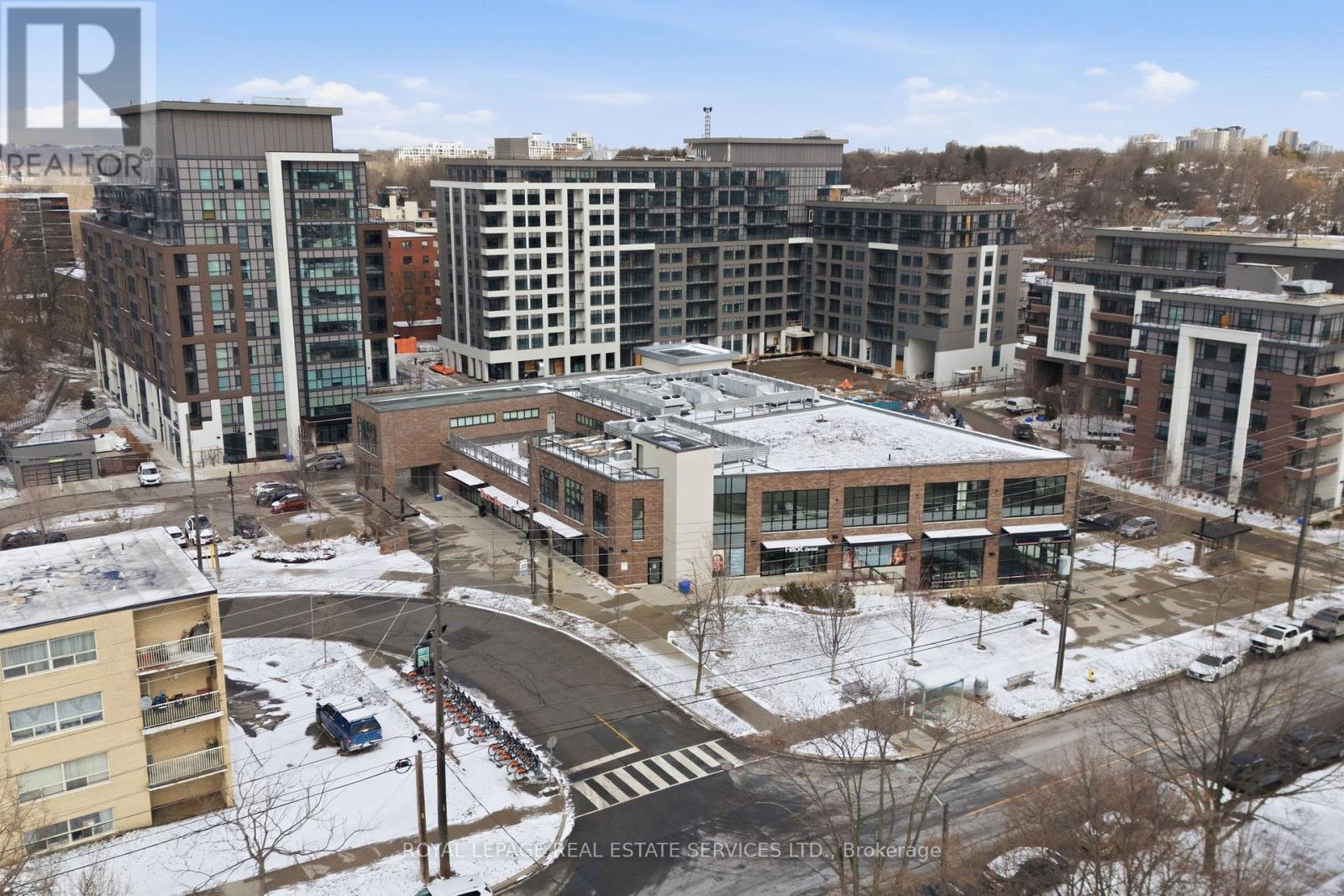 10 Neighbourhood Lane, Toronto, Ontario  M8Y 0A4 - Photo 8 - W12945356