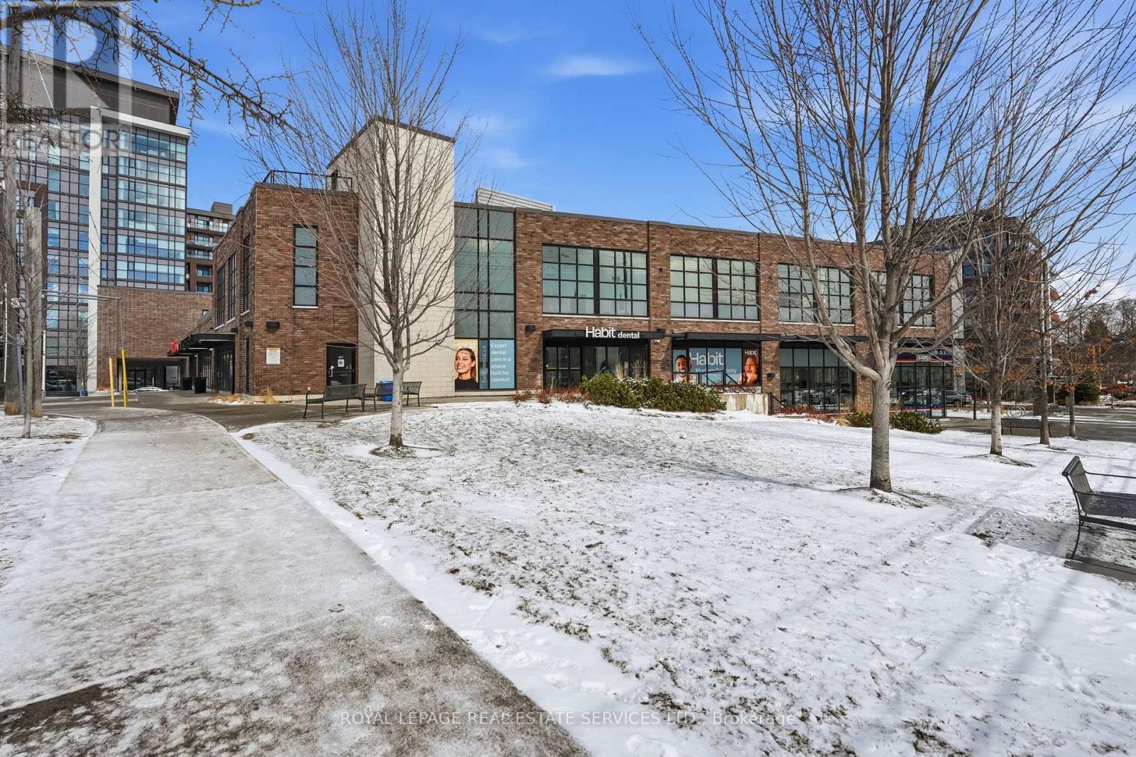 10 Neighbourhood Lane, Toronto, Ontario  M8Y 0A4 - Photo 6 - W12945356