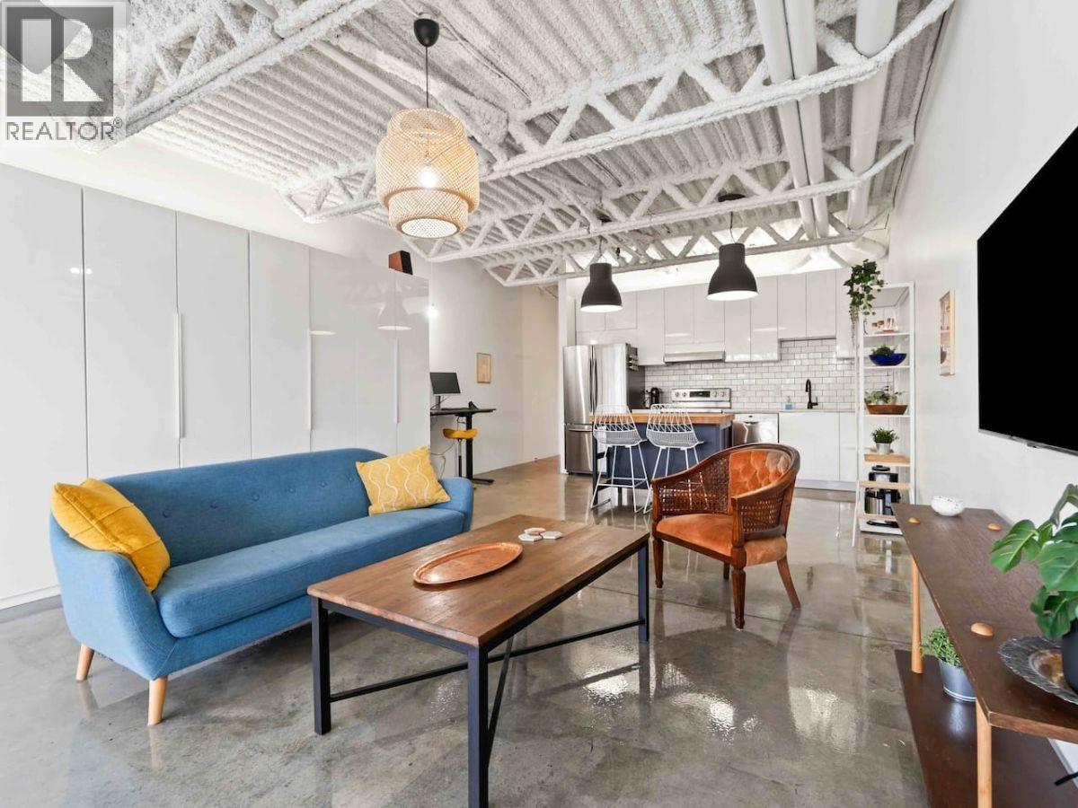 330 350 E 2ND AVENUE, Vancouver, British Columbia