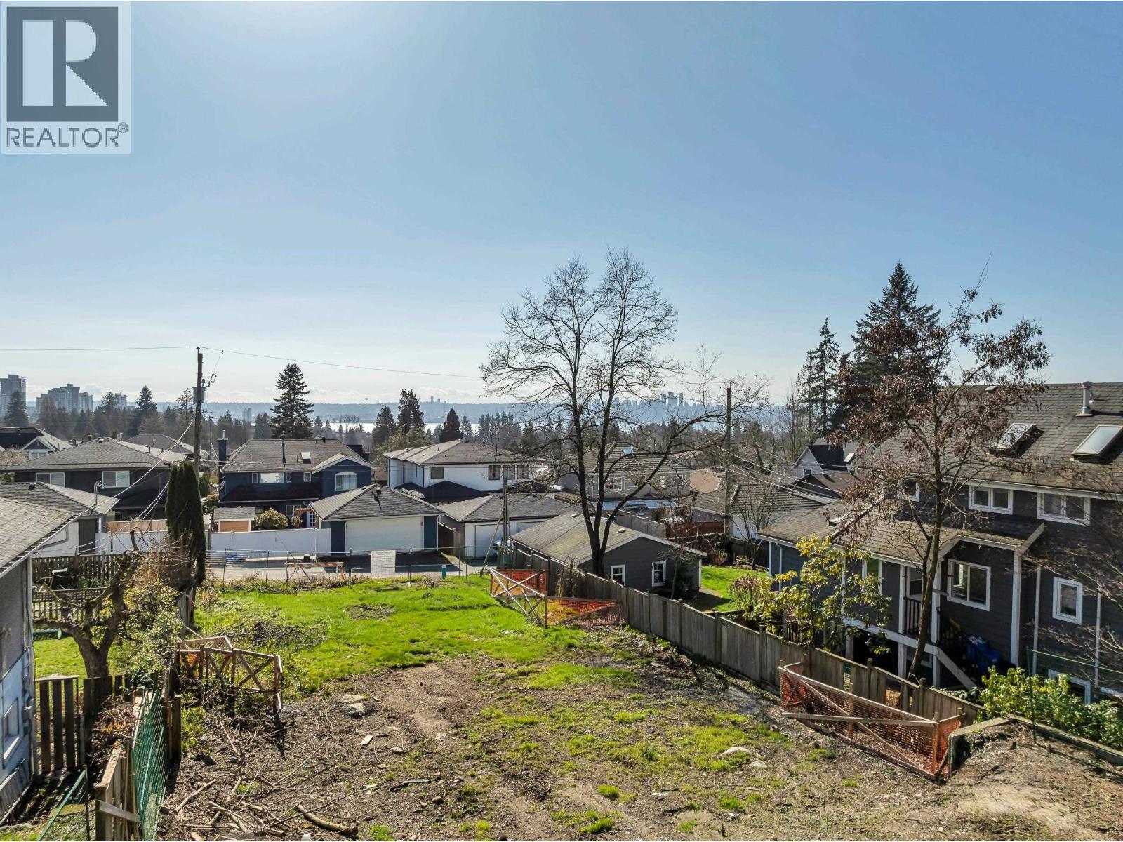 241 W 27th Street, North Vancouver, British Columbia  V7N 2H2 - Photo 3 - R3107341