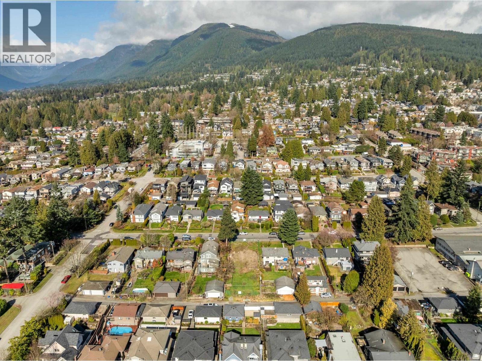 241 W 27th Street, North Vancouver, British Columbia  V7N 2H2 - Photo 9 - R3107341