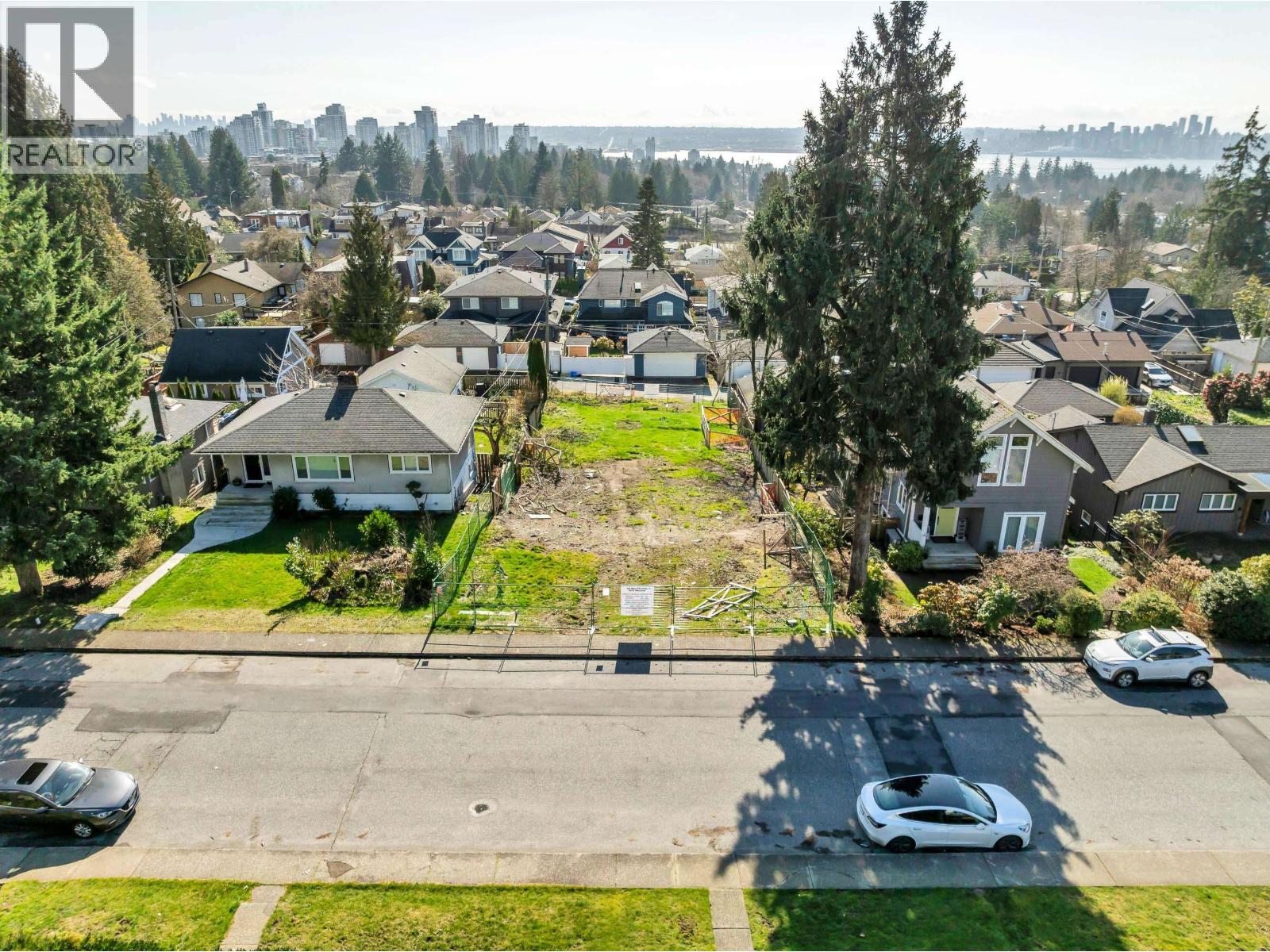 241 W 27th Street, North Vancouver, British Columbia  V7N 2H2 - Photo 6 - R3107341