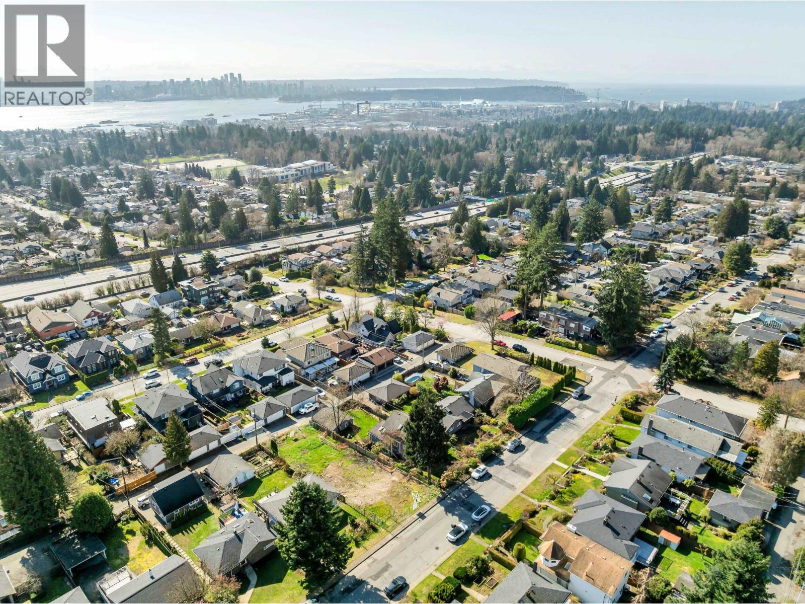 241 W 27th Street, North Vancouver, British Columbia  V7N 2H2 - Photo 7 - R3107341