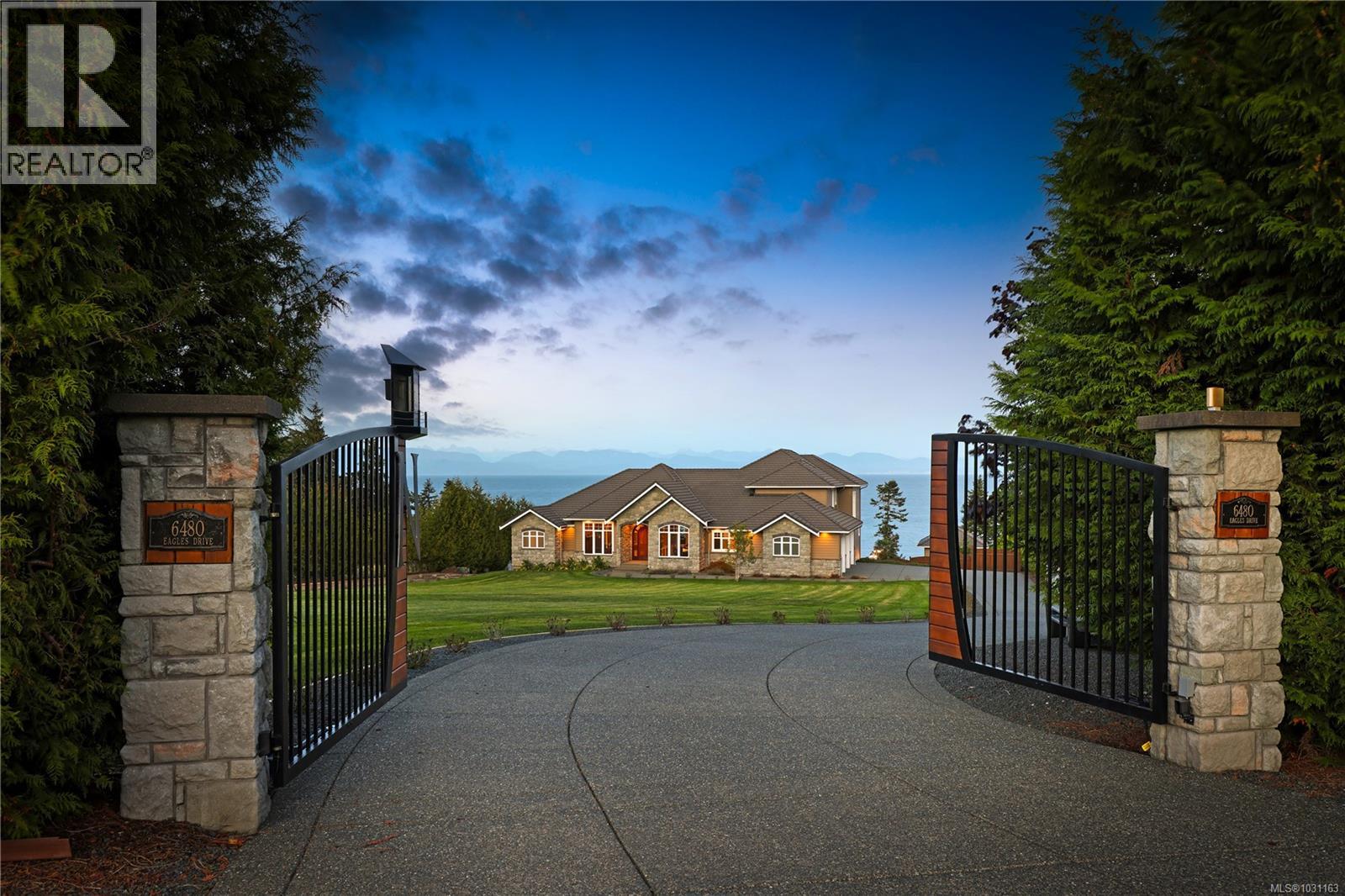 6480 Eagles Dr, Courtenay, British Columbia