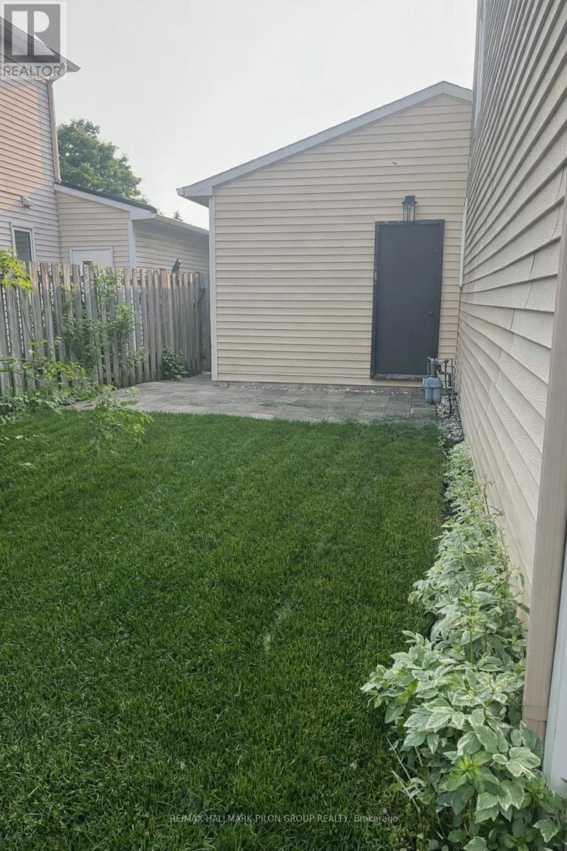 284 Mceachern Crescent, Ottawa, Ontario  K1E 3K3 - Photo 24 - X12966038