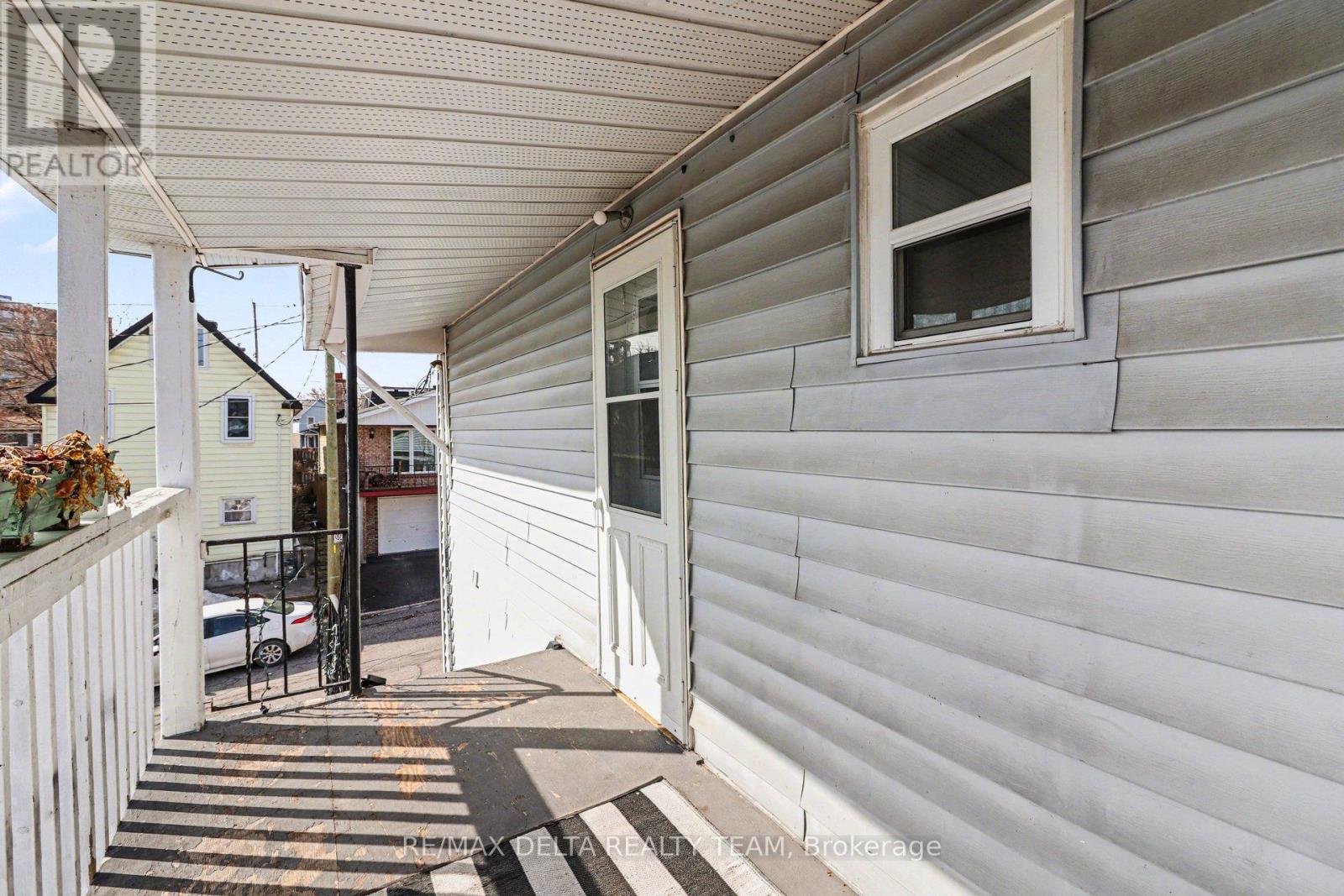 273 Shakespeare Street, Ottawa, Ontario  K1L 5M7 - Photo 2 - X12966046